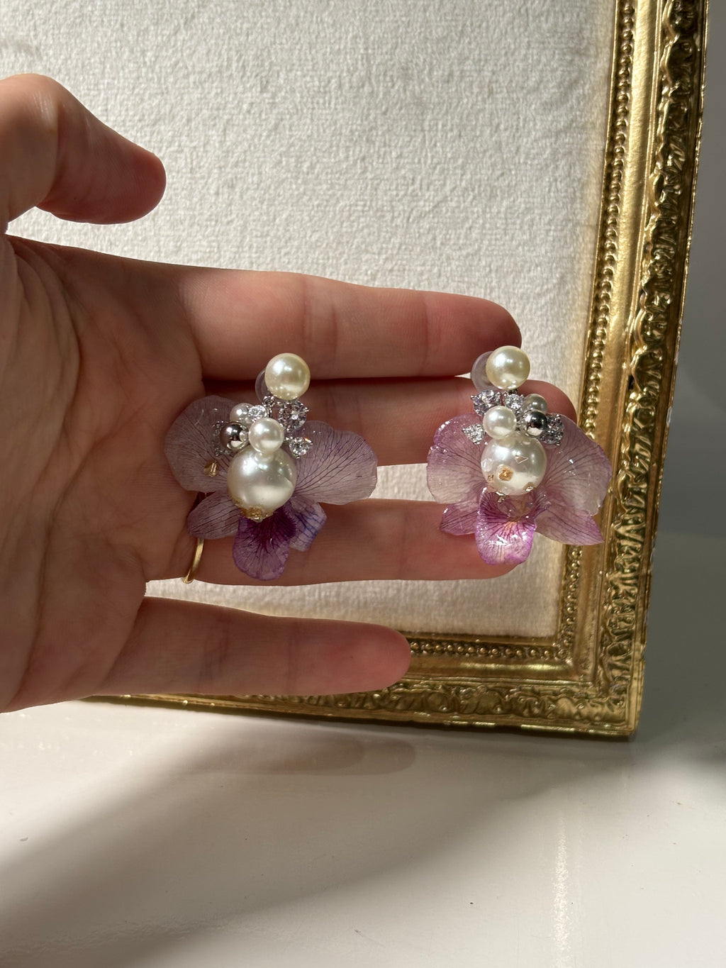 Pendientes Plateados con Flor Real Orquídea Rosa-Morada | JOYERÍA BOTÁNICA |