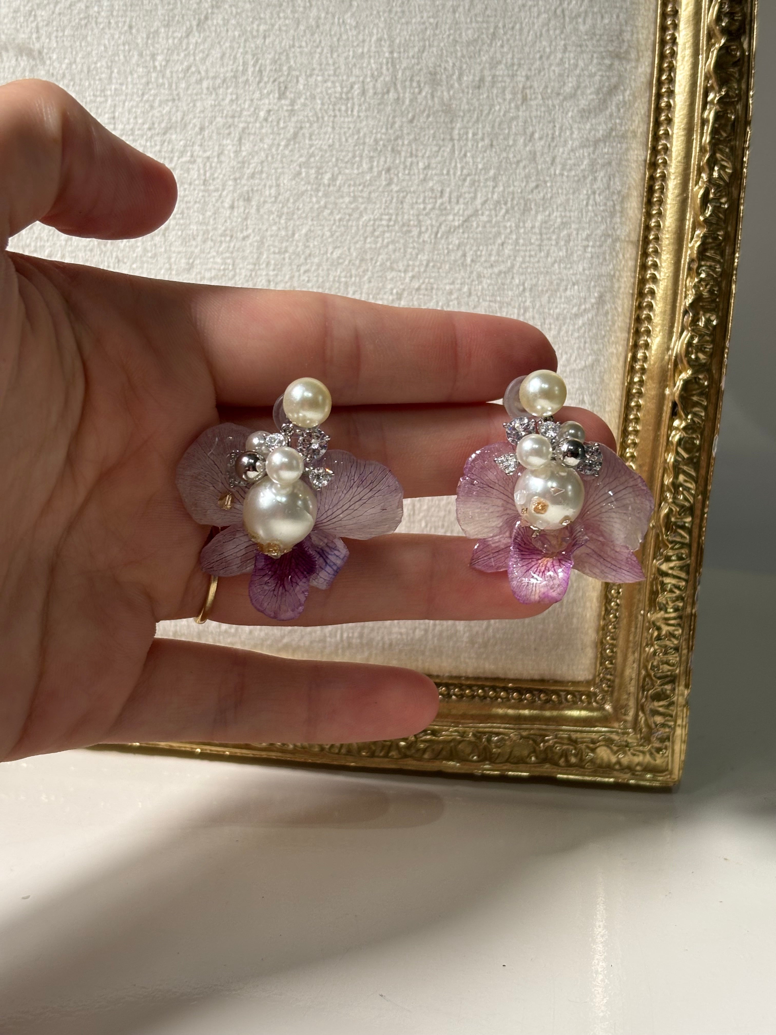 Pendientes Plateados con Flor Real Orquídea Rosa-Morada | JOYERÍA BOTÁNICA |