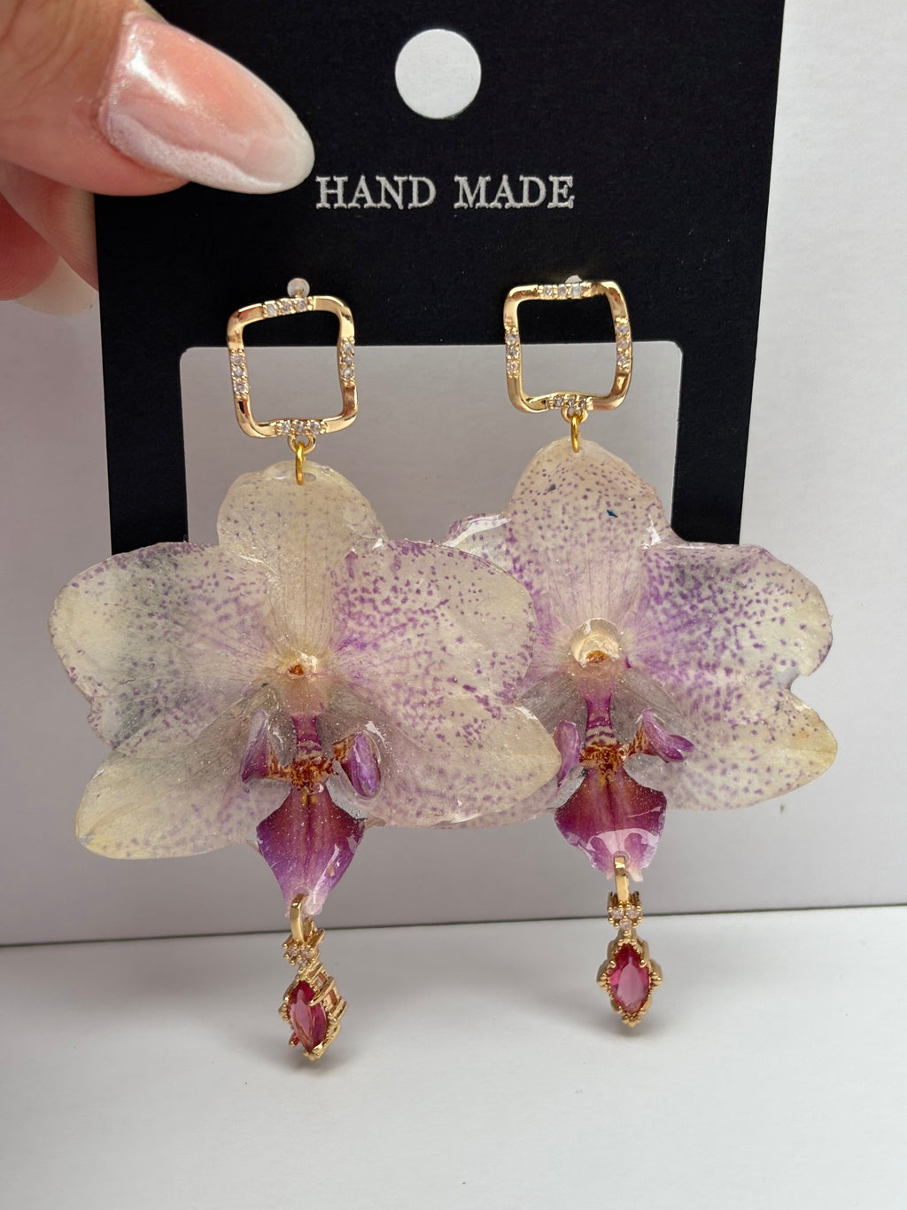 Pendientes Dorados con Flor Real Orquídea Morada | JOYERÍA BOTÁNICA |