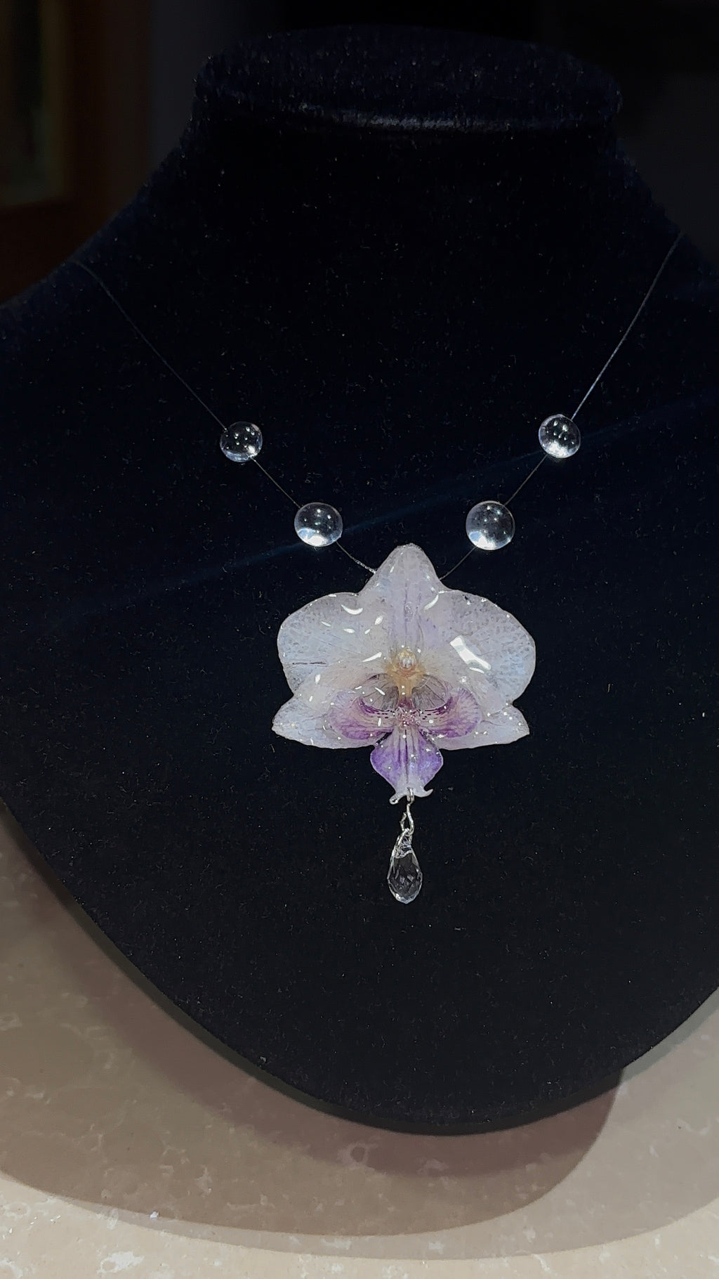 Collar de Gotas y Flor Real Orquídea Blanca-Morada| JOYERÍA BOTÁNICA |