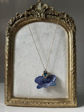 Collar Dorado con Flor Real Orquídea Azul| JOYERÍA BOTÁNICA |