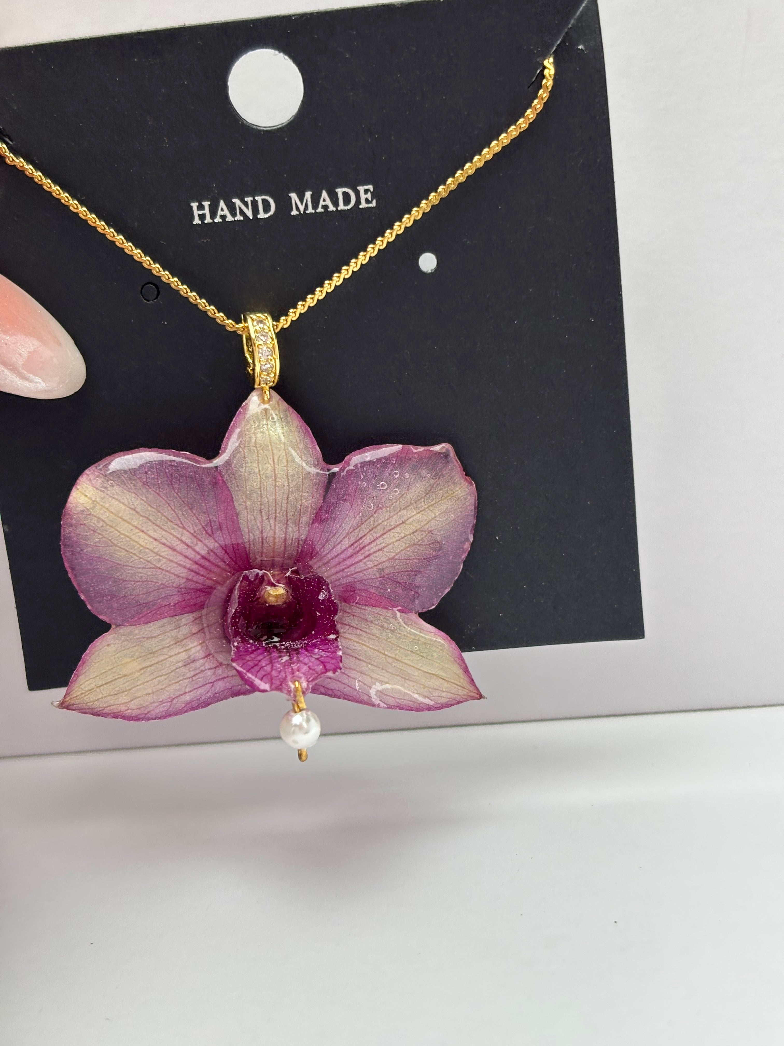 Collar Dorado con Flor Real Orquídea Morada| JOYERÍA BOTÁNICA |