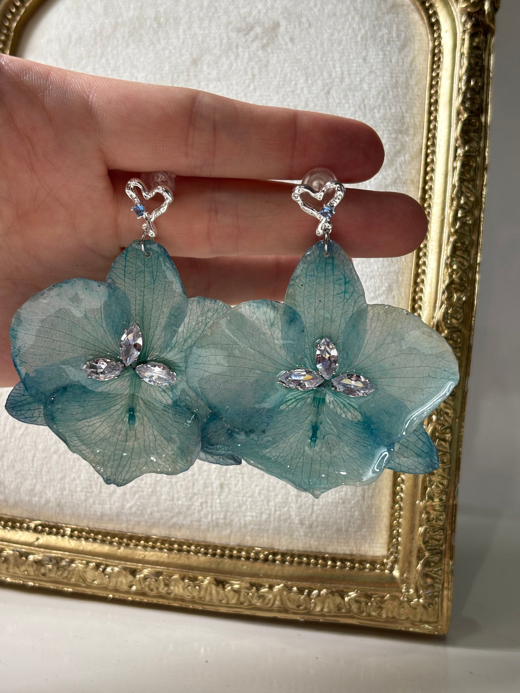 Pendientes Plateados con Flor Real Orquídea Azul | JOYERÍA BOTÁNICA |