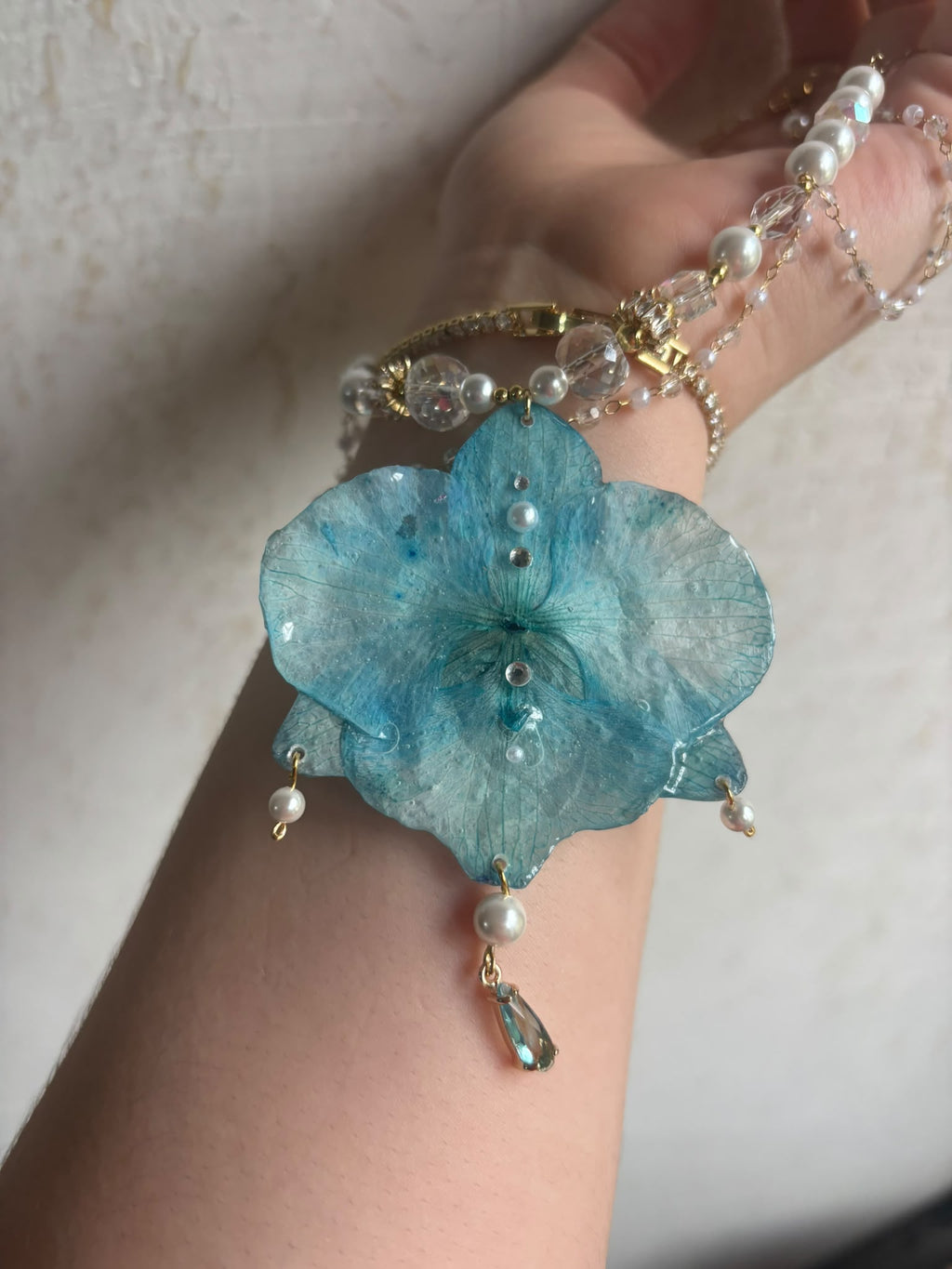 Collar Dorado con Flor Real Orquídea Azul| JOYERÍA BOTÁNICA |