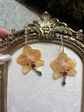 Pendientes Dorados con Flor Real Orquídea Amarilla | JOYERÍA BOTÁNICA |