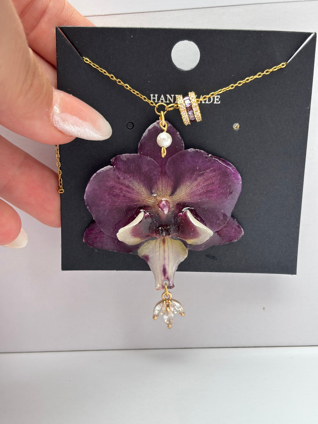 Collar Dorado con Flor Real Orquídea Morada| JOYERÍA BOTÁNICA |
