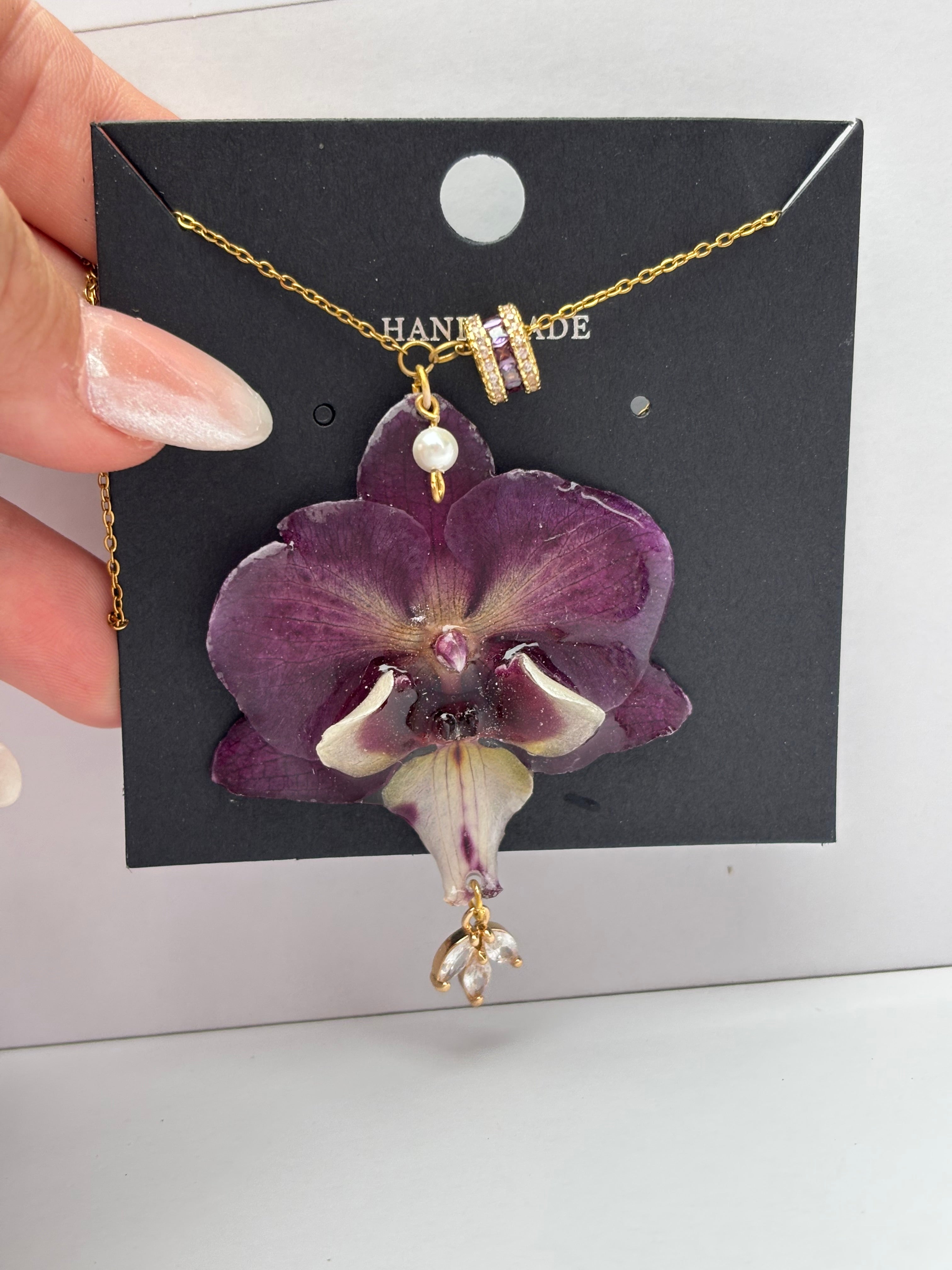 Collar Dorado con Flor Real Orquídea Morada| JOYERÍA BOTÁNICA |
