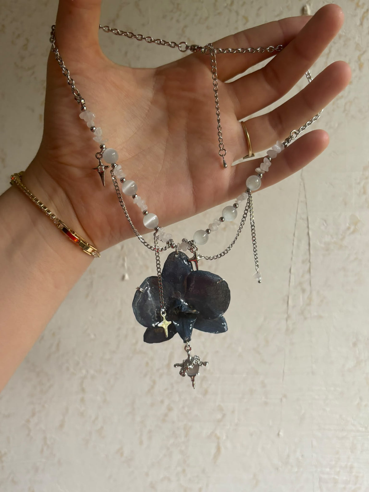 Collar Plateado con Flor Real Orquídea Azul-Gris| JOYERÍA BOTÁNICA |