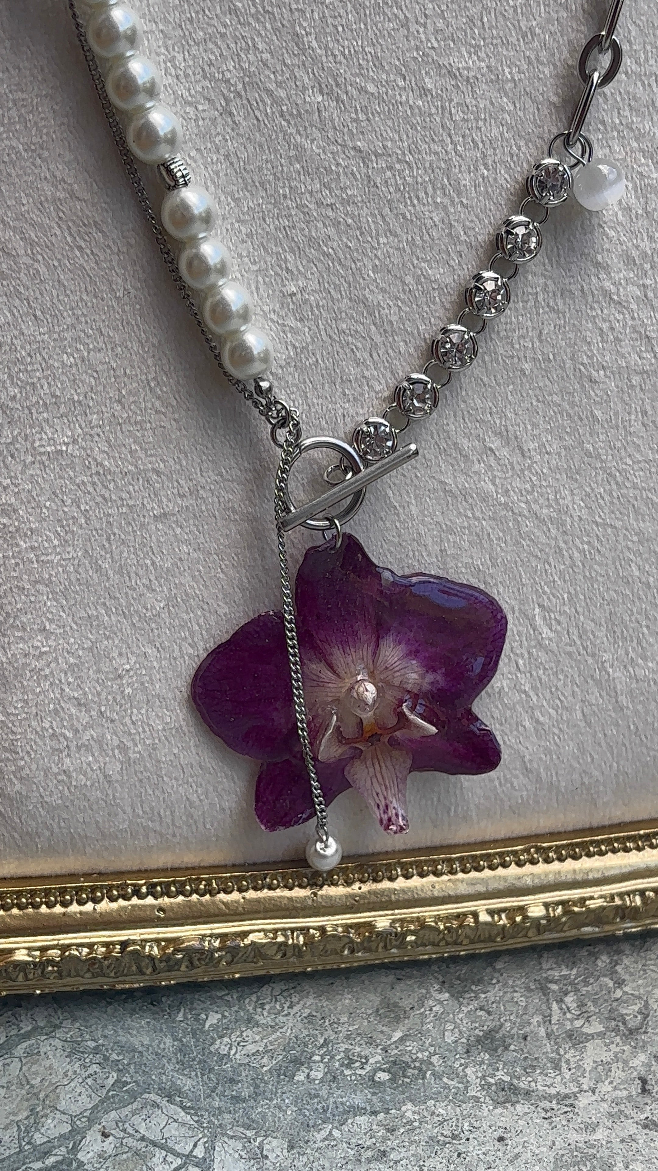 Collar Plateado con Flor Real Orquídea Morada | JOYERÍA BOTÁNICA |