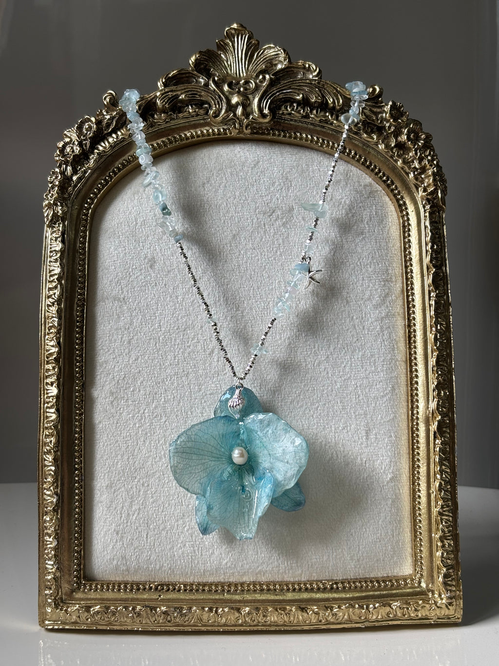 Collar Plateado con Flor Real Orquídea Azul| JOYERÍA BOTÁNICA |