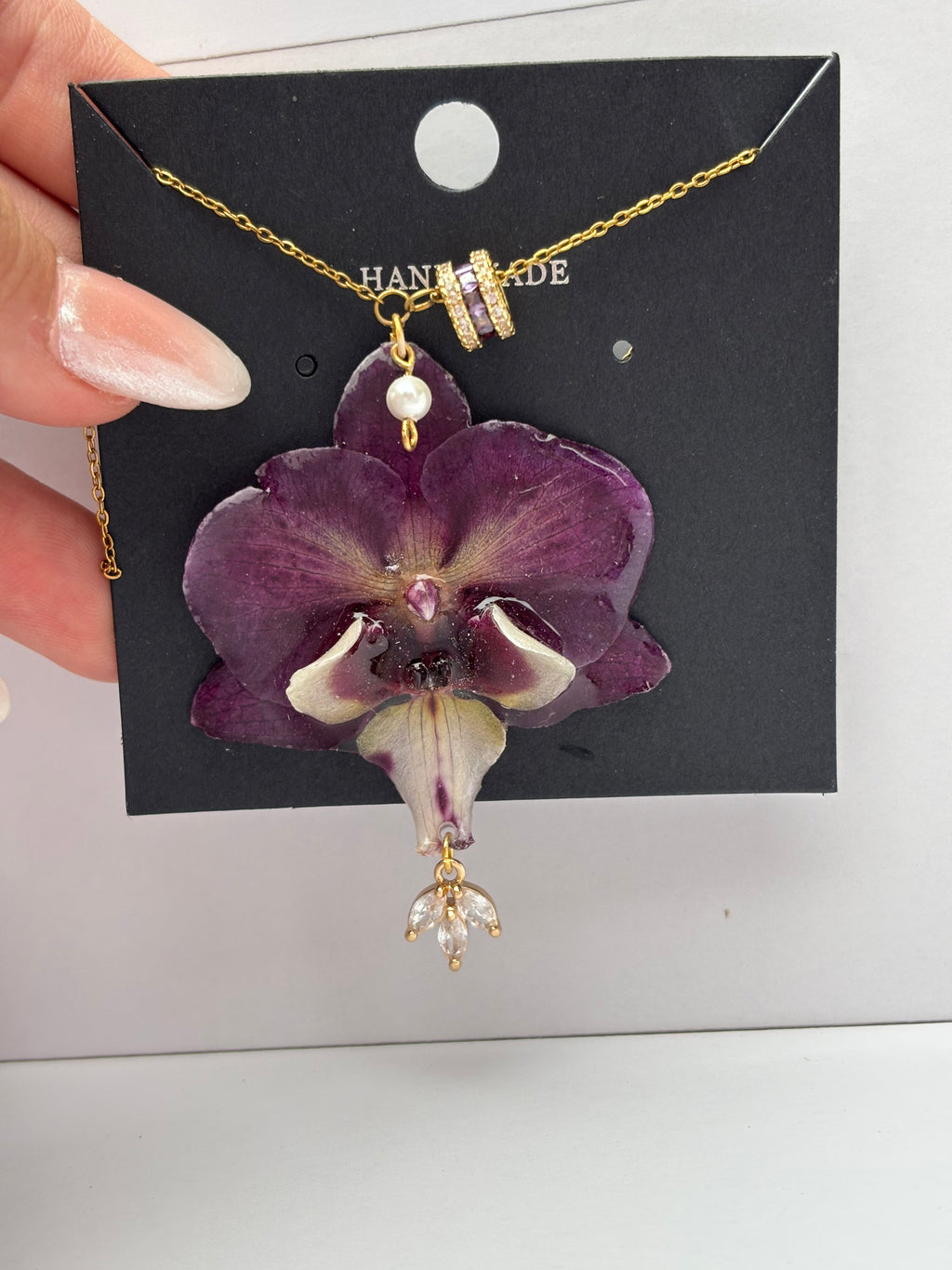 Collar Dorado con Flor Real Orquídea Morada| JOYERÍA BOTÁNICA |