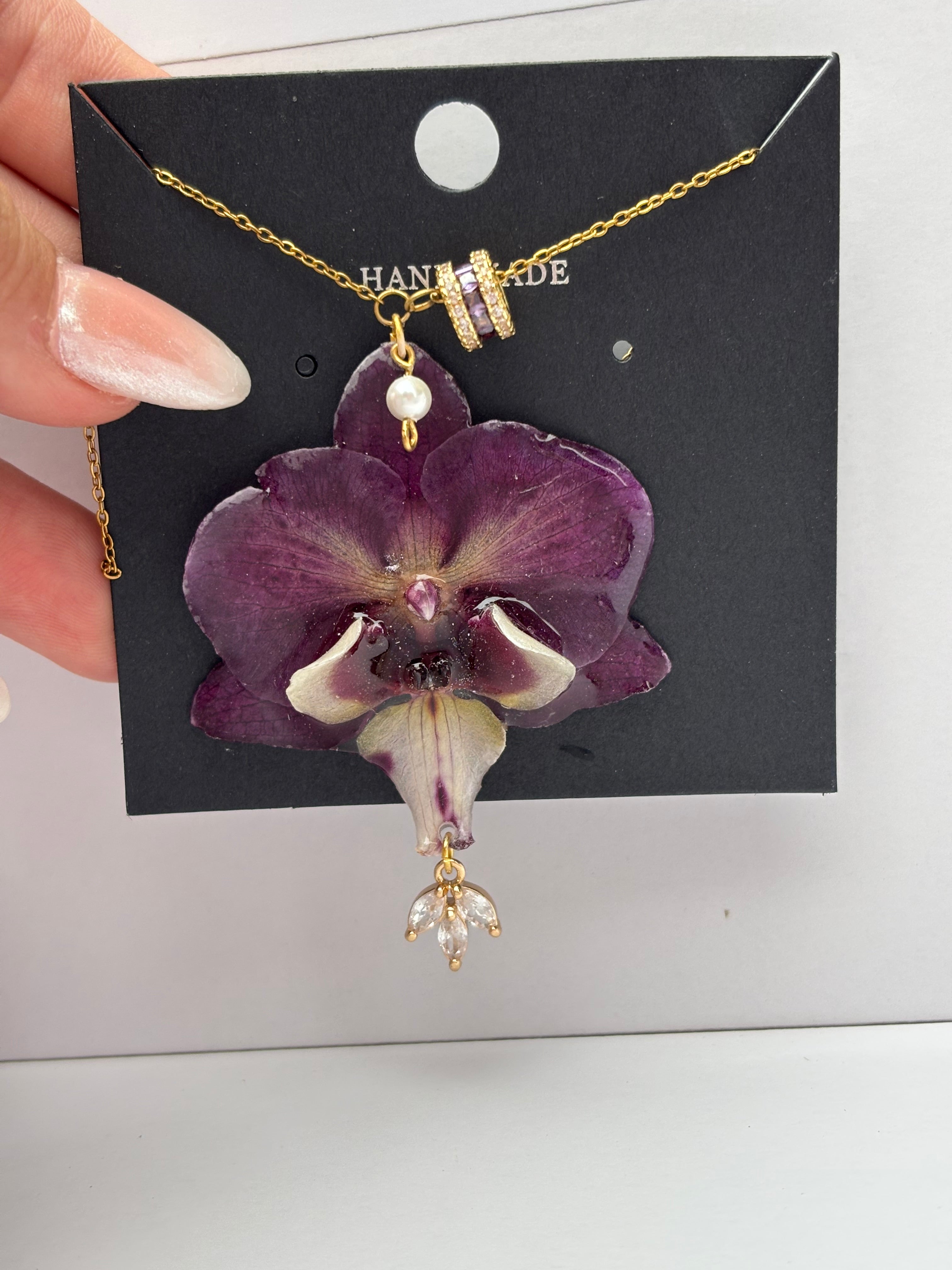 Collar Dorado con Flor Real Orquídea Morada| JOYERÍA BOTÁNICA |
