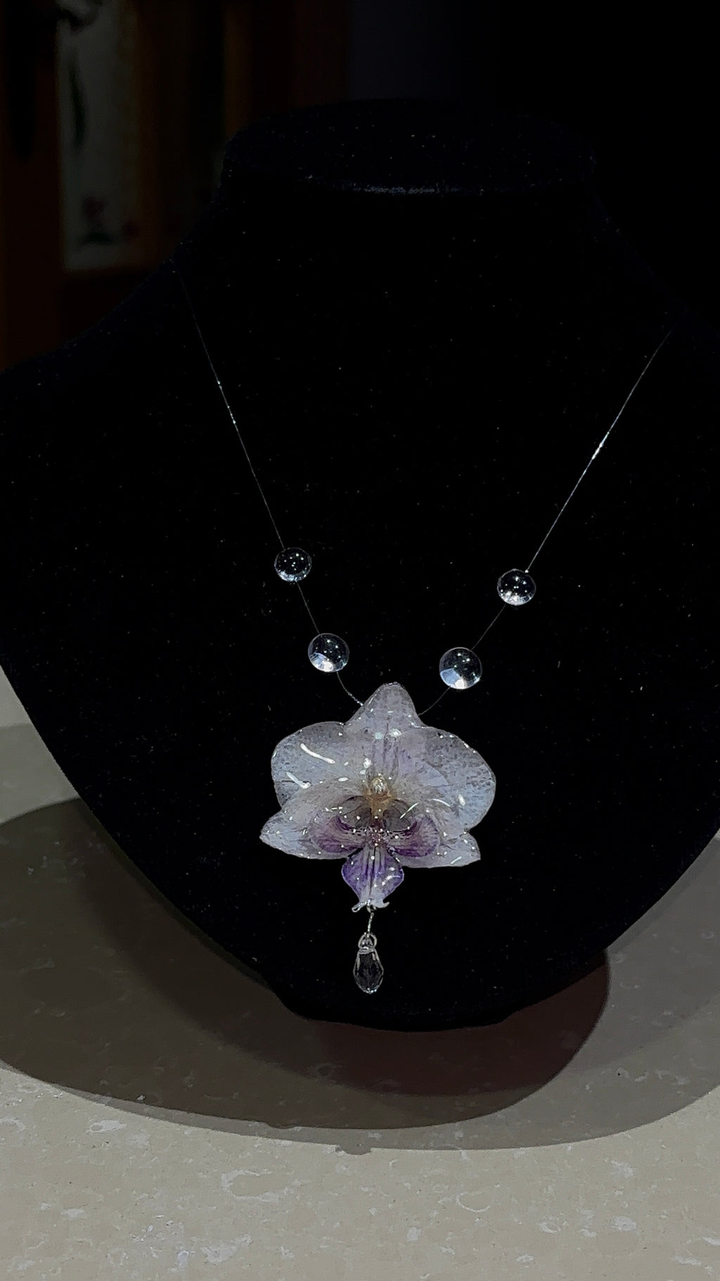 Collar de Gotas y Flor Real Orquídea Blanca-Morada| JOYERÍA BOTÁNICA |