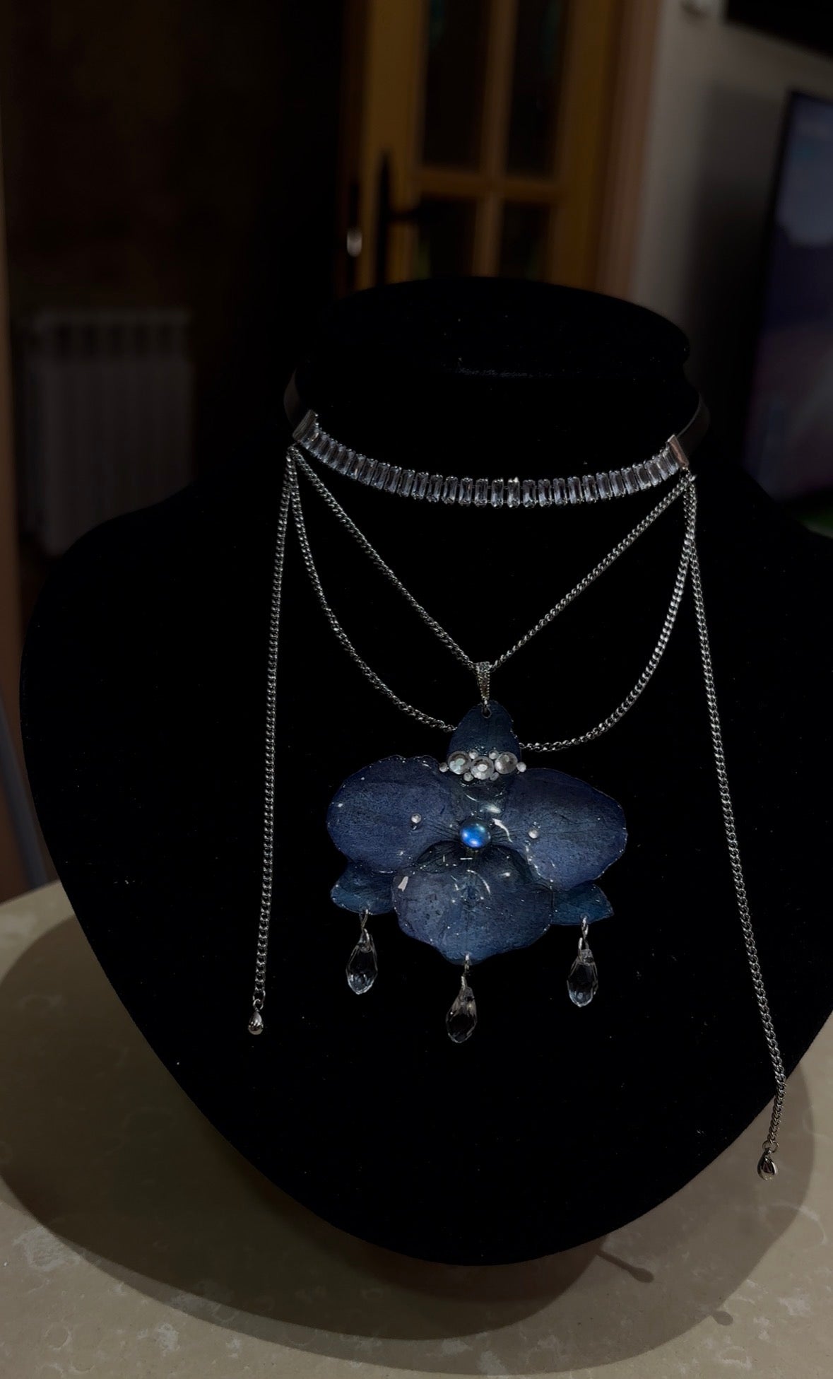 Collar Plateado con Flor Real Orquídea Azul| JOYERÍA BOTÁNICA |