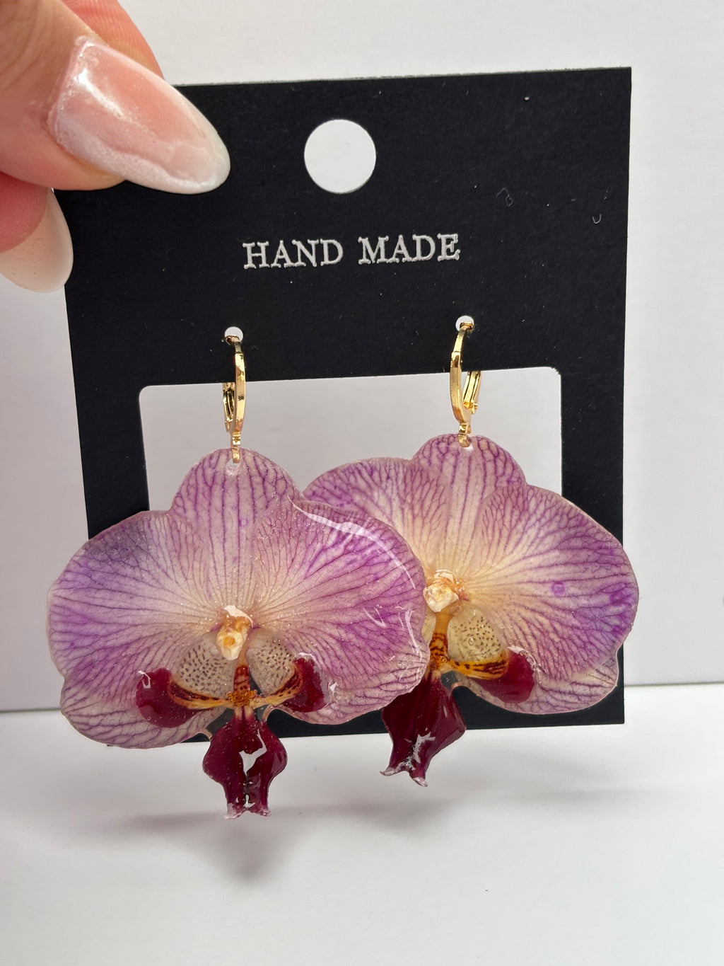 Pendientes Dorados con Flor Real Orquídea Morada | JOYERÍA BOTÁNICA |
