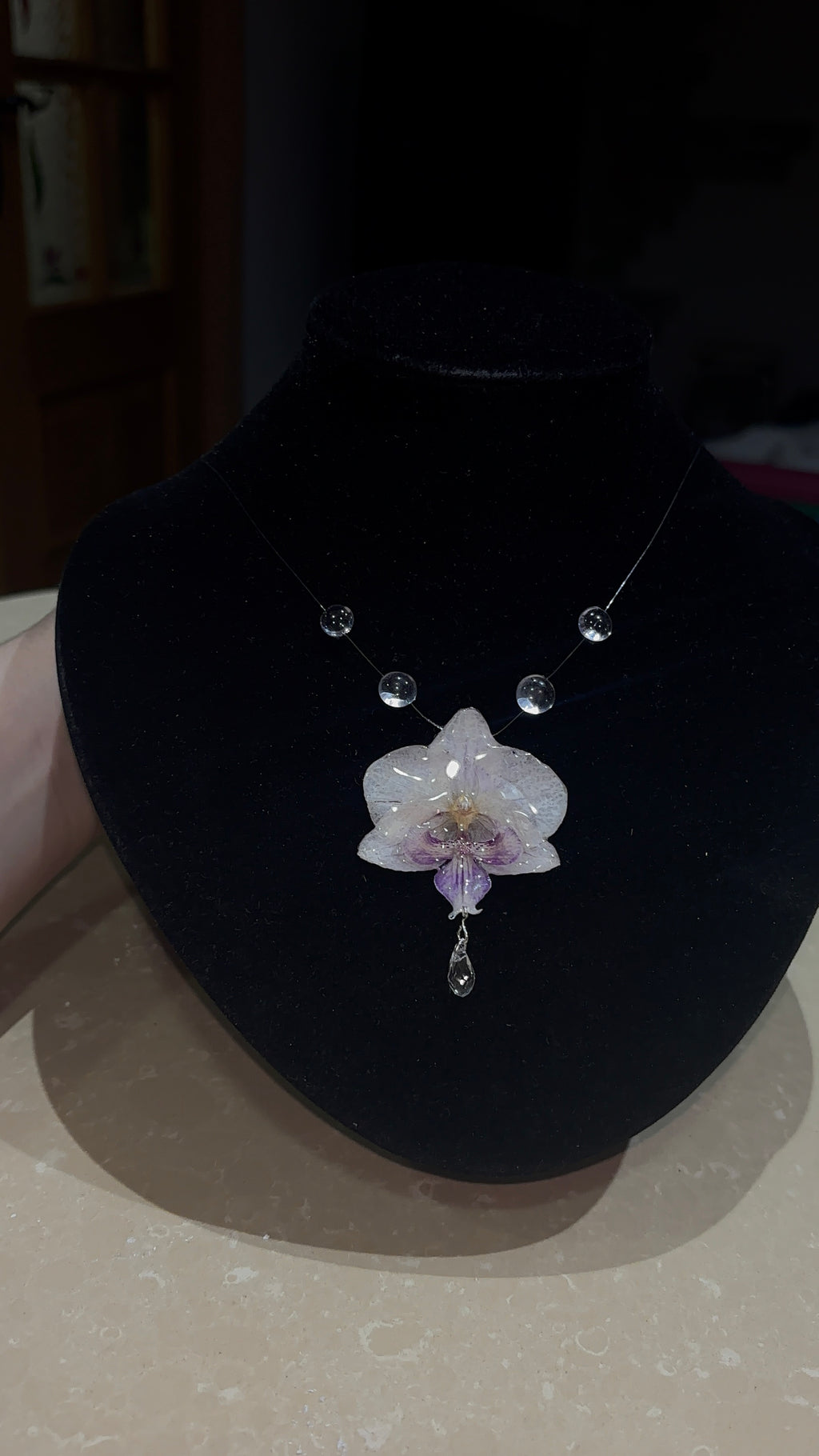 Collar de Gotas y Flor Real Orquídea Blanca-Morada| JOYERÍA BOTÁNICA |