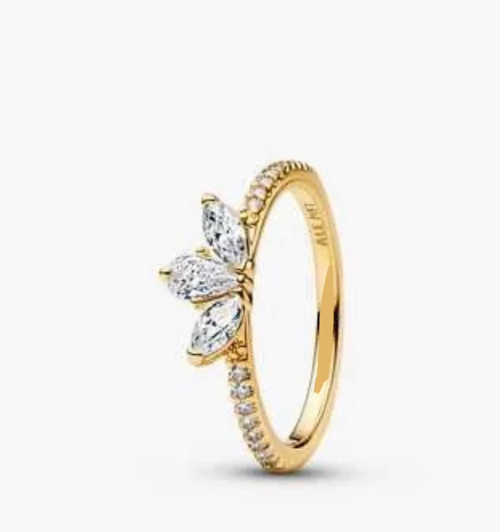 Anillo Dorado Flor Blanca