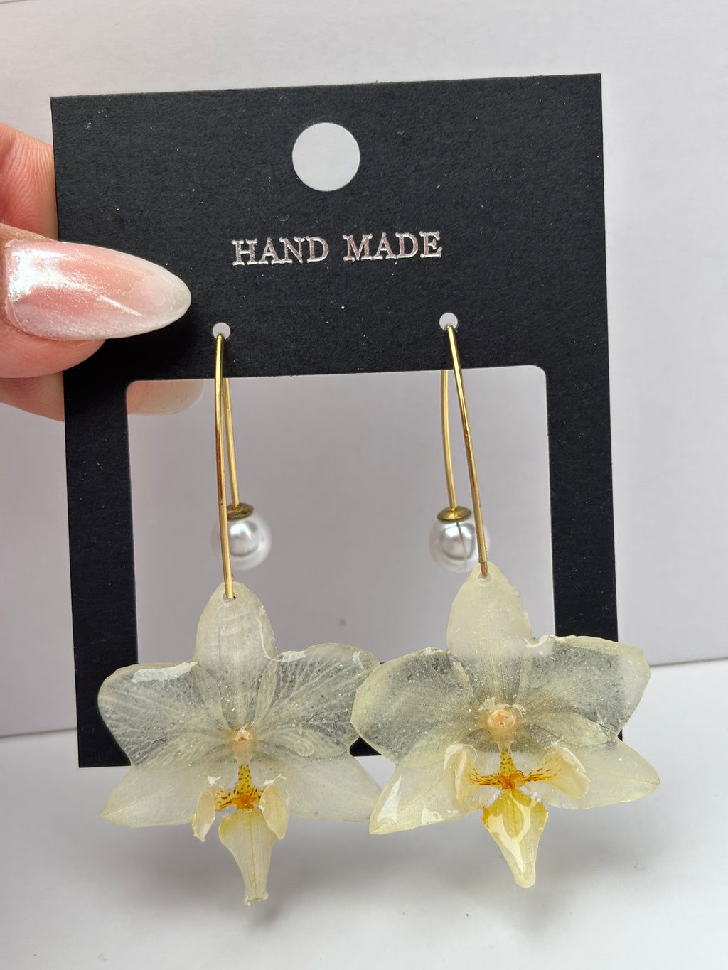 Pendientes Dorados con Flor Real Orquídea Blanca-Amarilla | JOYERÍA BOTÁNICA |