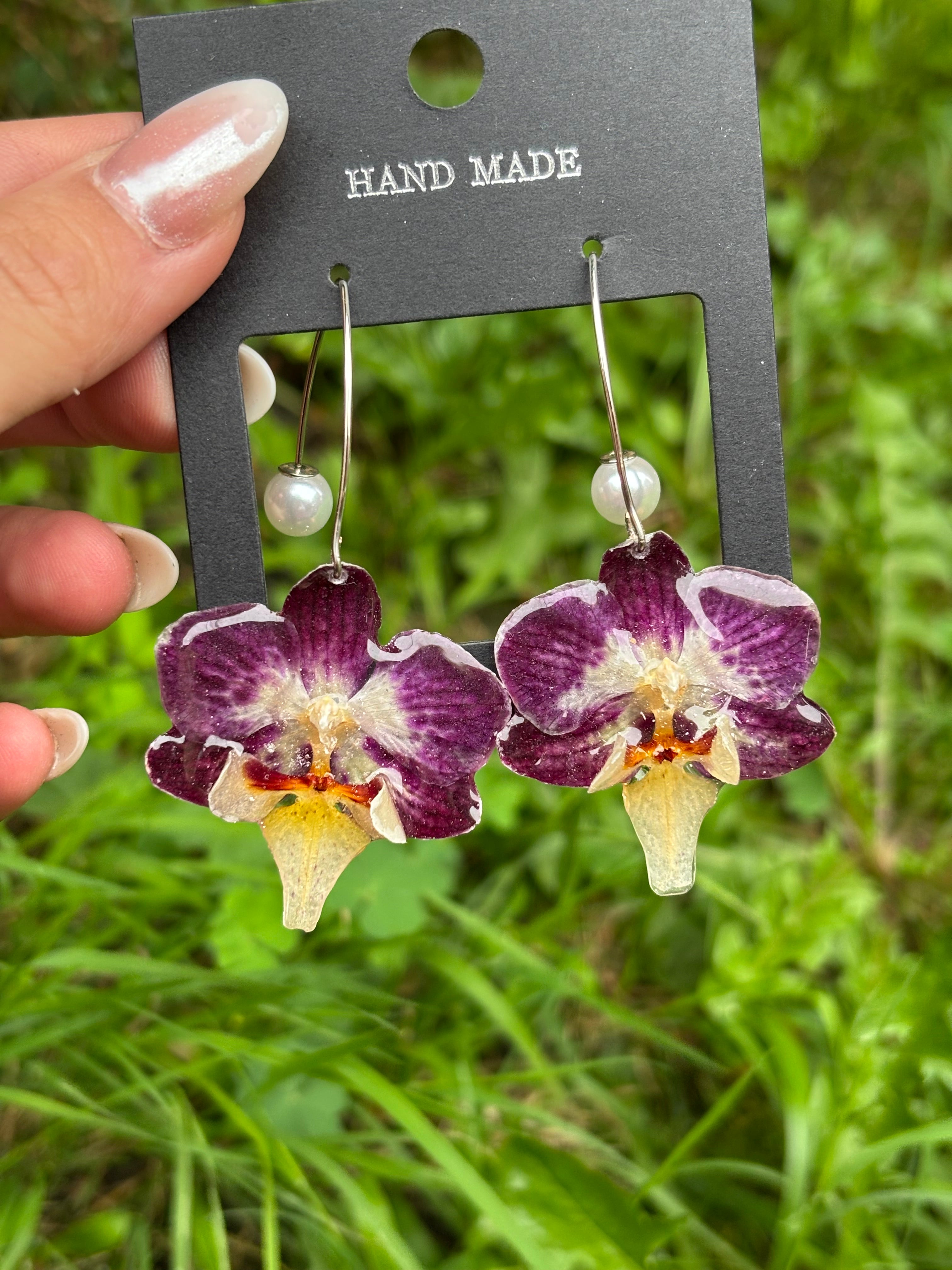 Pendientes Plateados con Flor Real Orquídea Morada | JOYERÍA BOTÁNICA |
