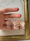 Pendientes Dorados con Flor Real Orquídea Morada | JOYERÍA BOTÁNICA |