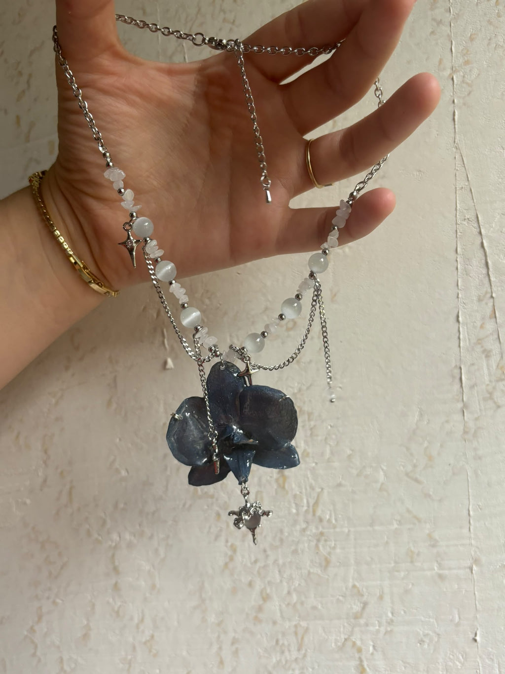 Collar Plateado con Flor Real Orquídea Azul-Gris| JOYERÍA BOTÁNICA |