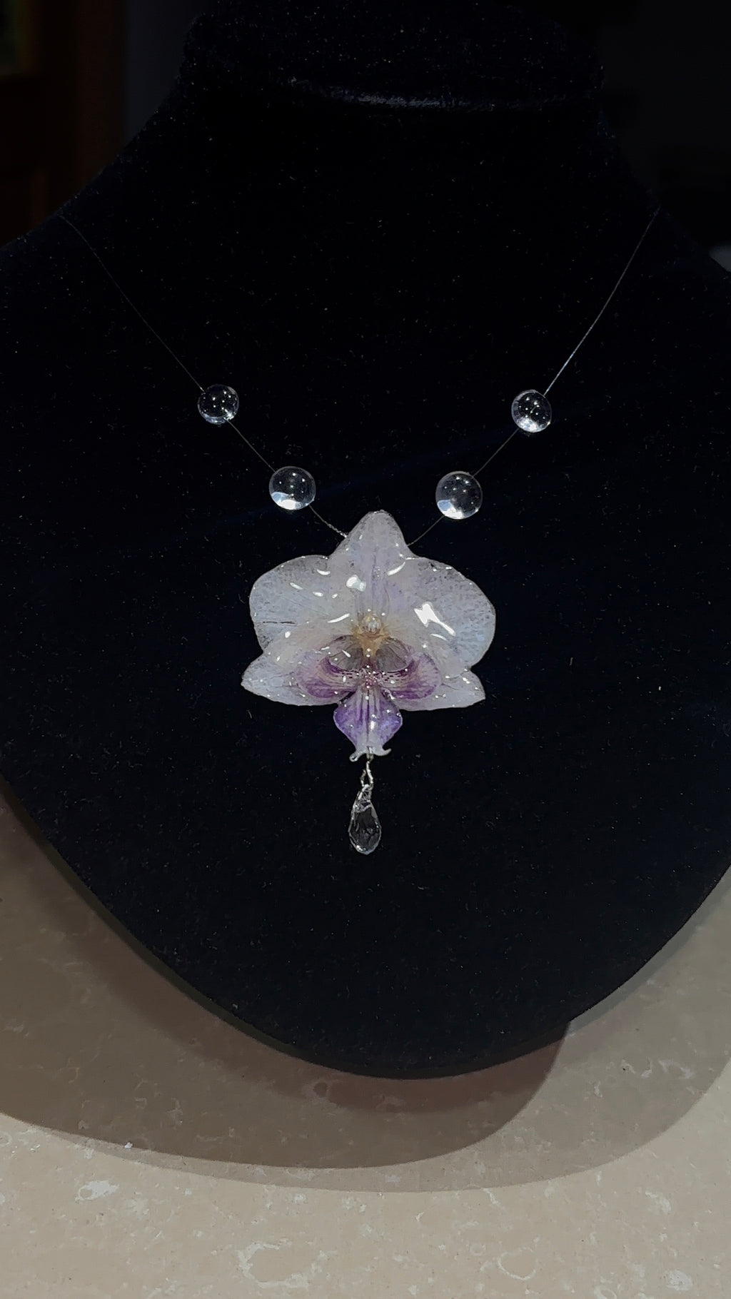 Collar de Gotas y Flor Real Orquídea Blanca-Morada| JOYERÍA BOTÁNICA |