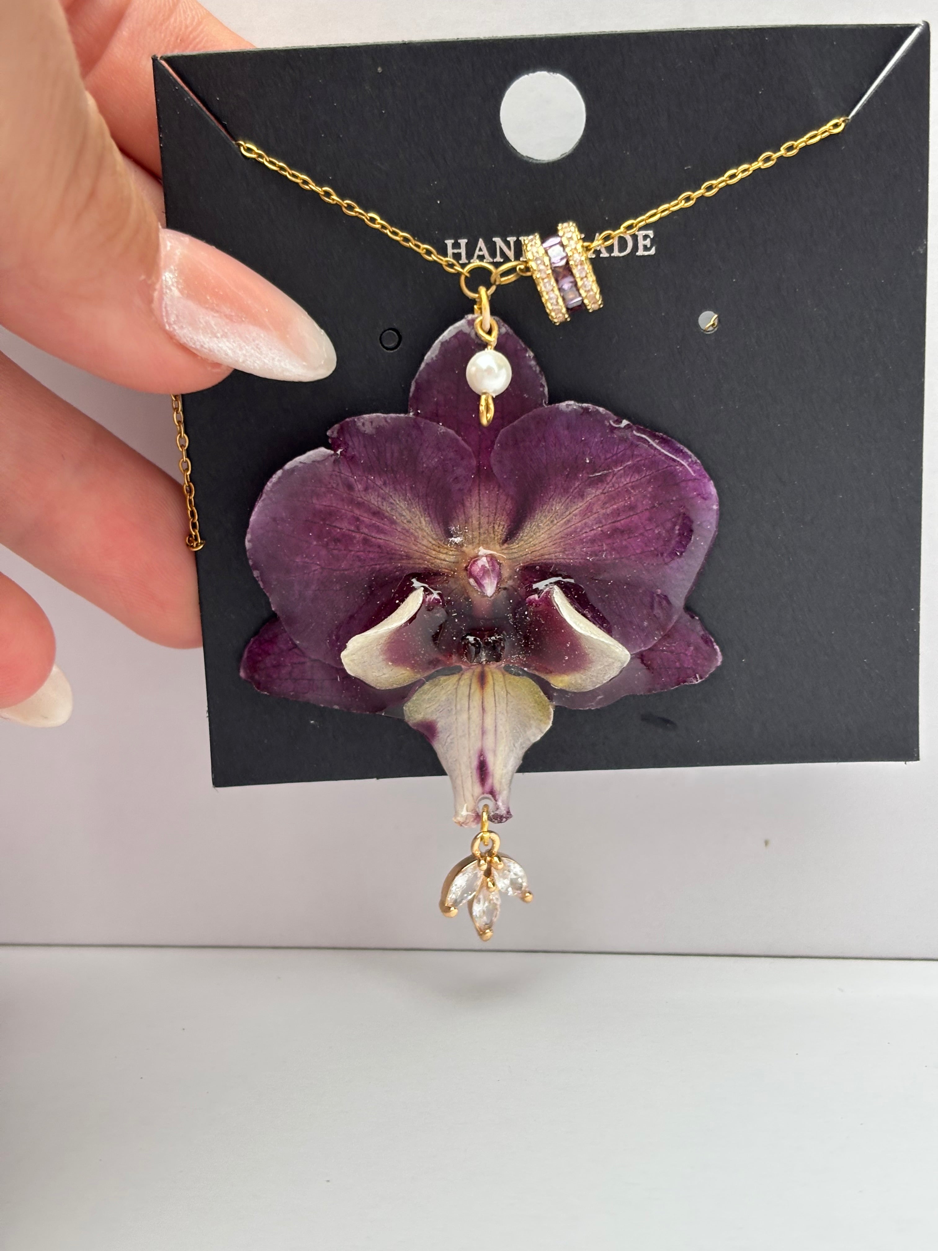 Collar Dorado con Flor Real Orquídea Morada| JOYERÍA BOTÁNICA |