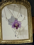 Collar Dorado con Flor Real Orquídea Morada| JOYERÍA BOTÁNICA |
