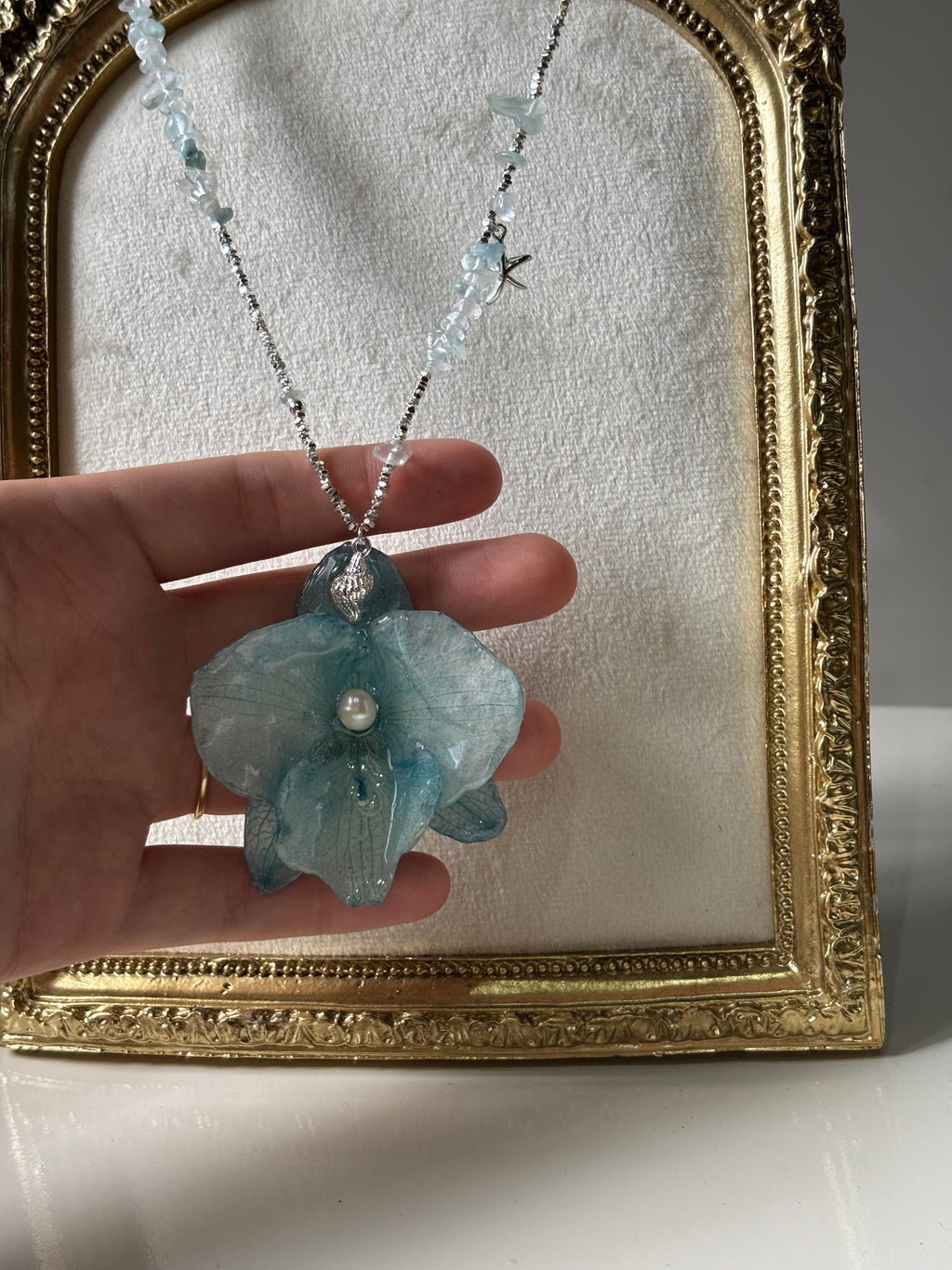 Collar Plateado con Flor Real Orquídea Azul| JOYERÍA BOTÁNICA |