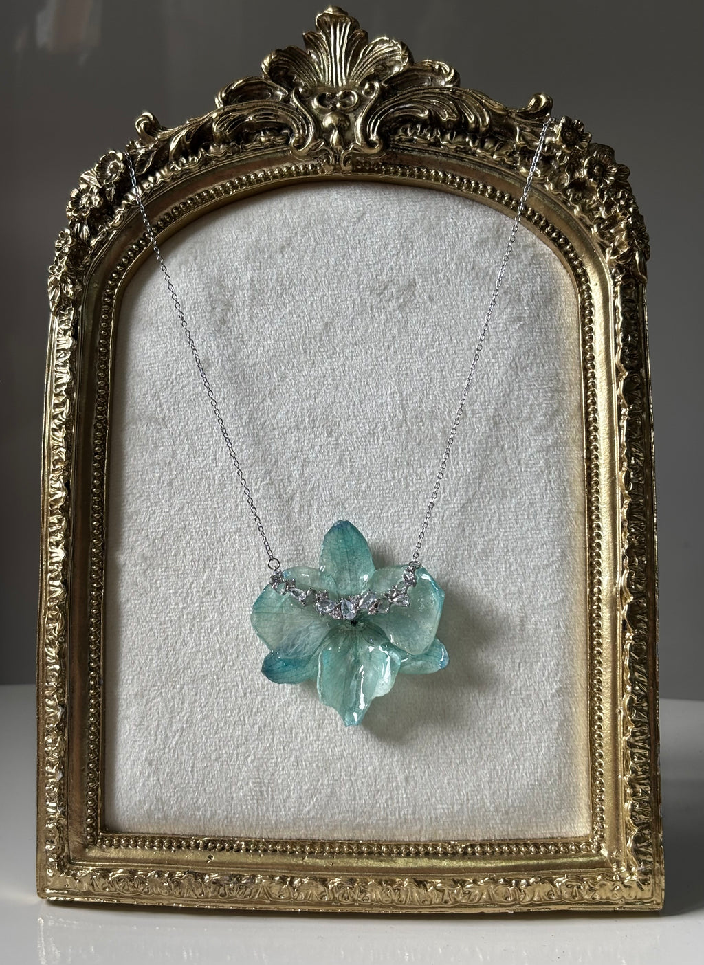 Collar Plateado con Flor Real Orquídea Azul| JOYERÍA BOTÁNICA |