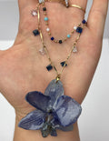 Collar Dorado con Flor Real Orquídea Azul| JOYERÍA BOTÁNICA |