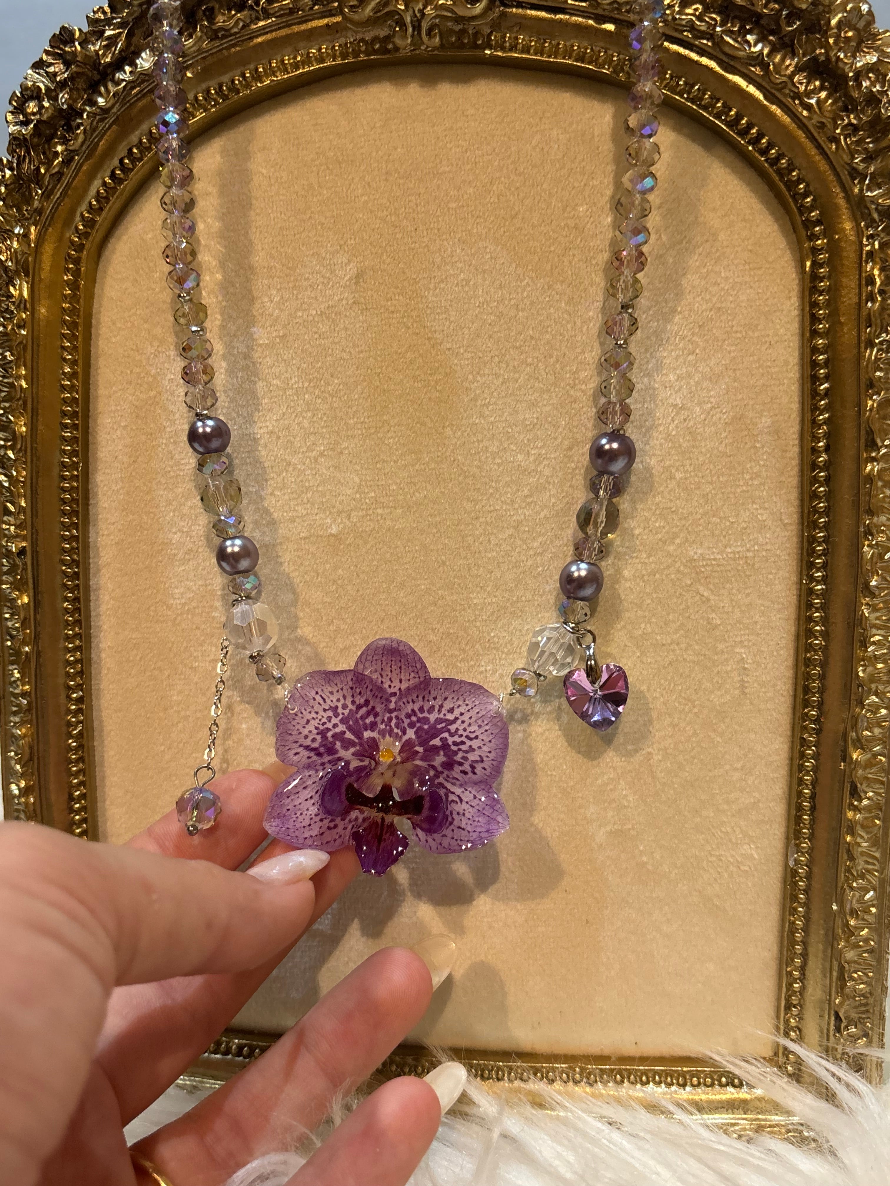 Collar Plateado con Flor Real Orquídea Morada | JOYERÍA BOTÁNICA |