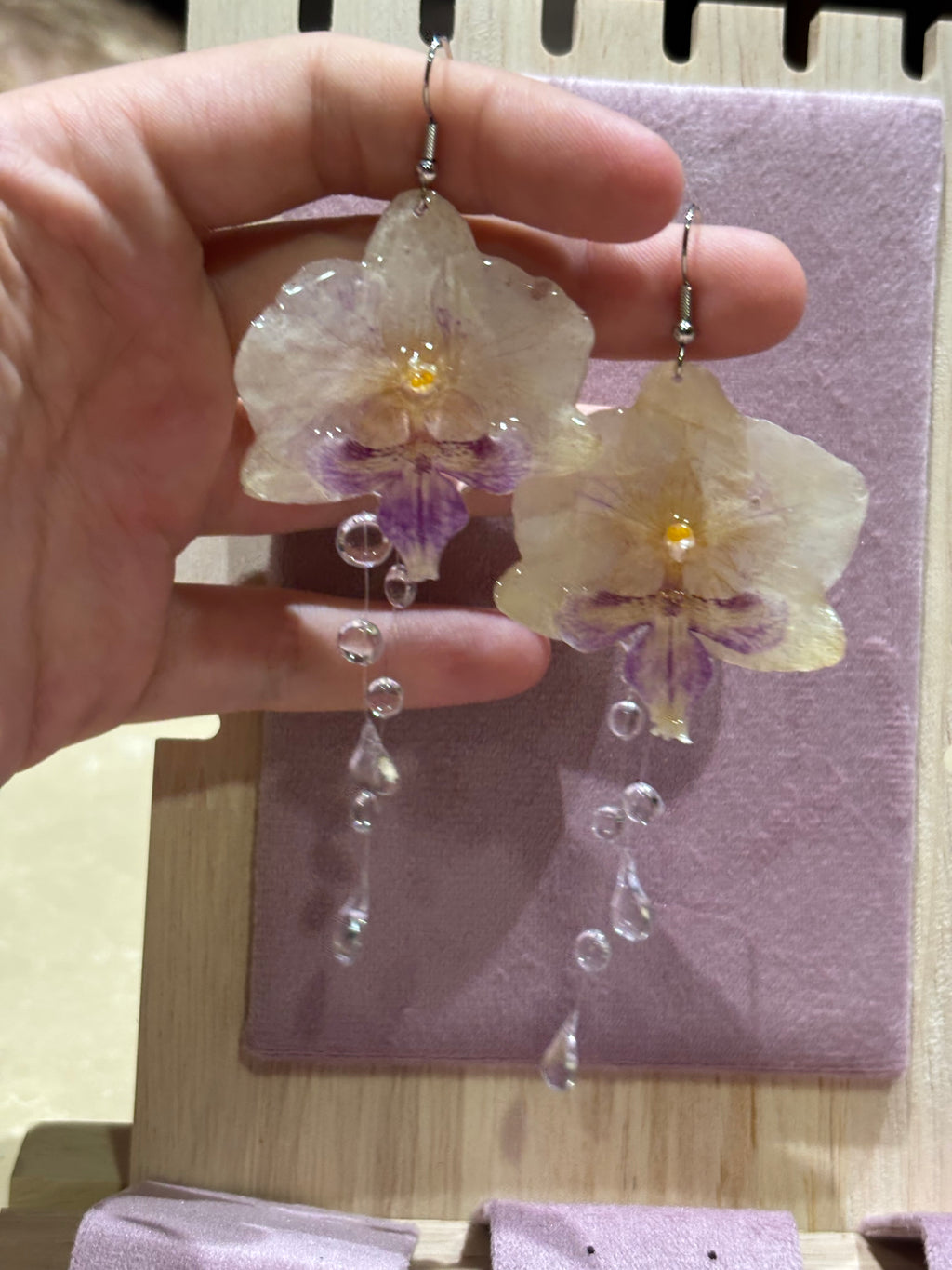 Pendientes con Gotas y Flor Real Orquídea Blanca-Morada | JOYERÍA BOTÁNICA |