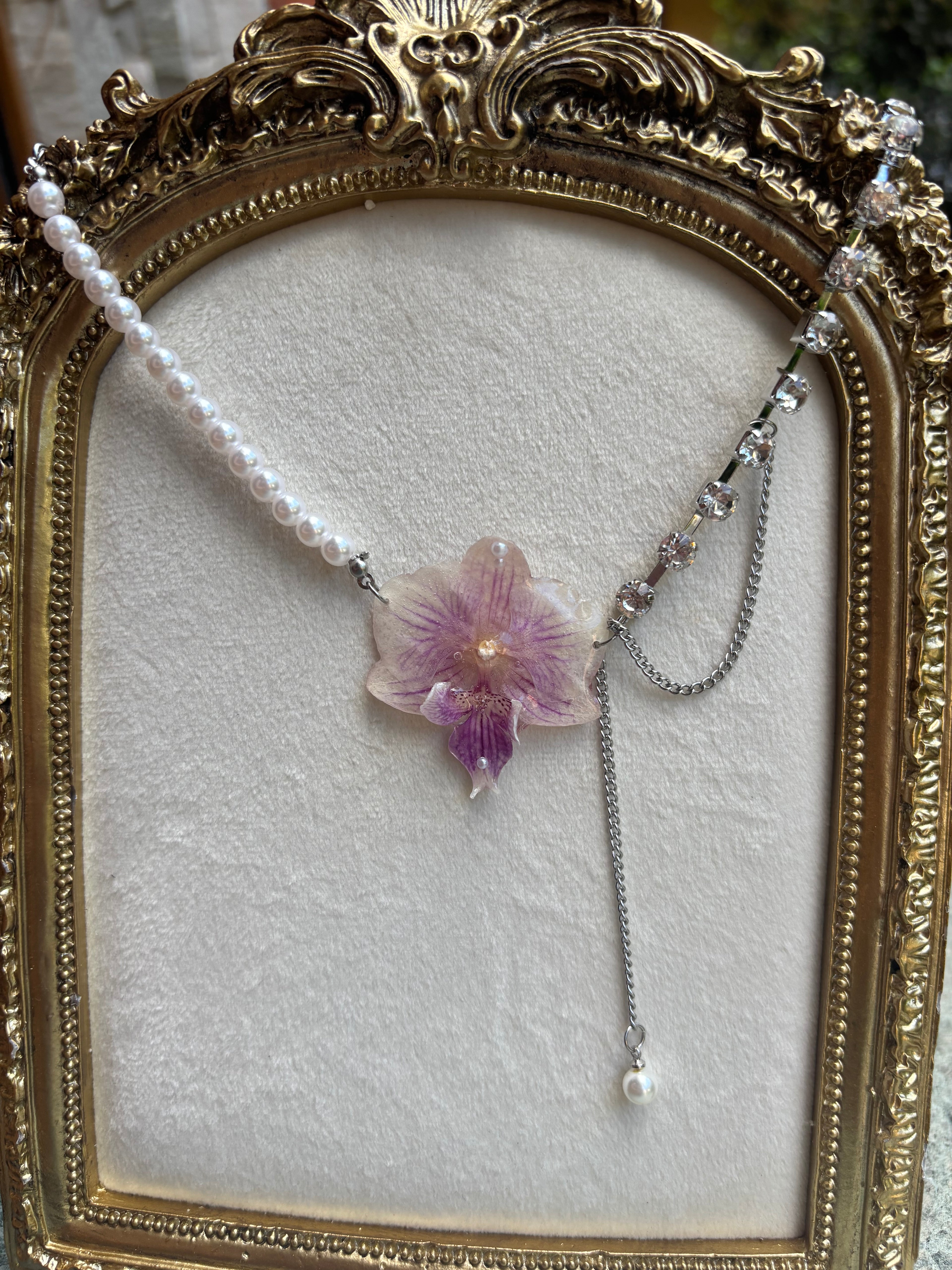 Collar Plateado con Flor Real Orquídea Rosa | JOYERÍA BOTÁNICA |