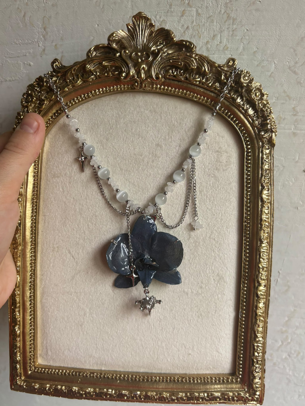 Collar Plateado con Flor Real Orquídea Azul-Gris| JOYERÍA BOTÁNICA |