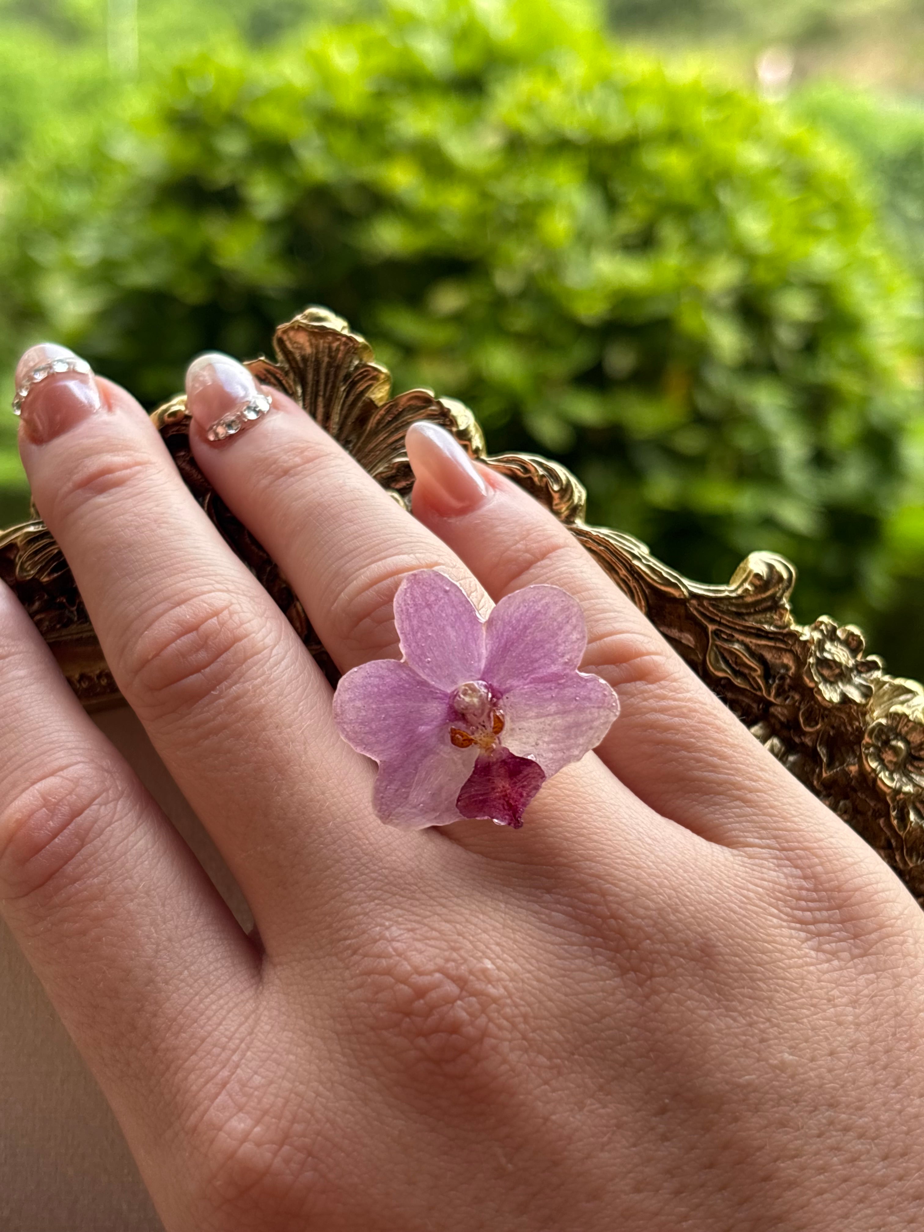 Anillo con Flor Real Orquídea Morada | JOYERÍA BOTÁNICA |