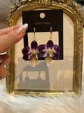 Pendientes Dorados con Flor Real Orquídea Blanca-Morada | JOYERÍA BOTÁNICA |