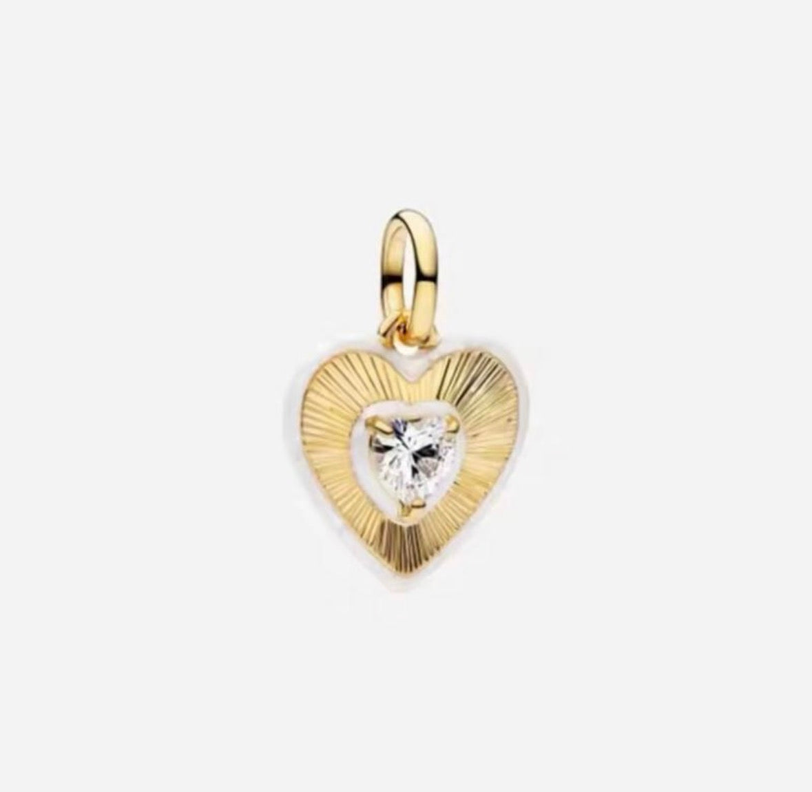 Charm Dorado Corazón Resina Brillante