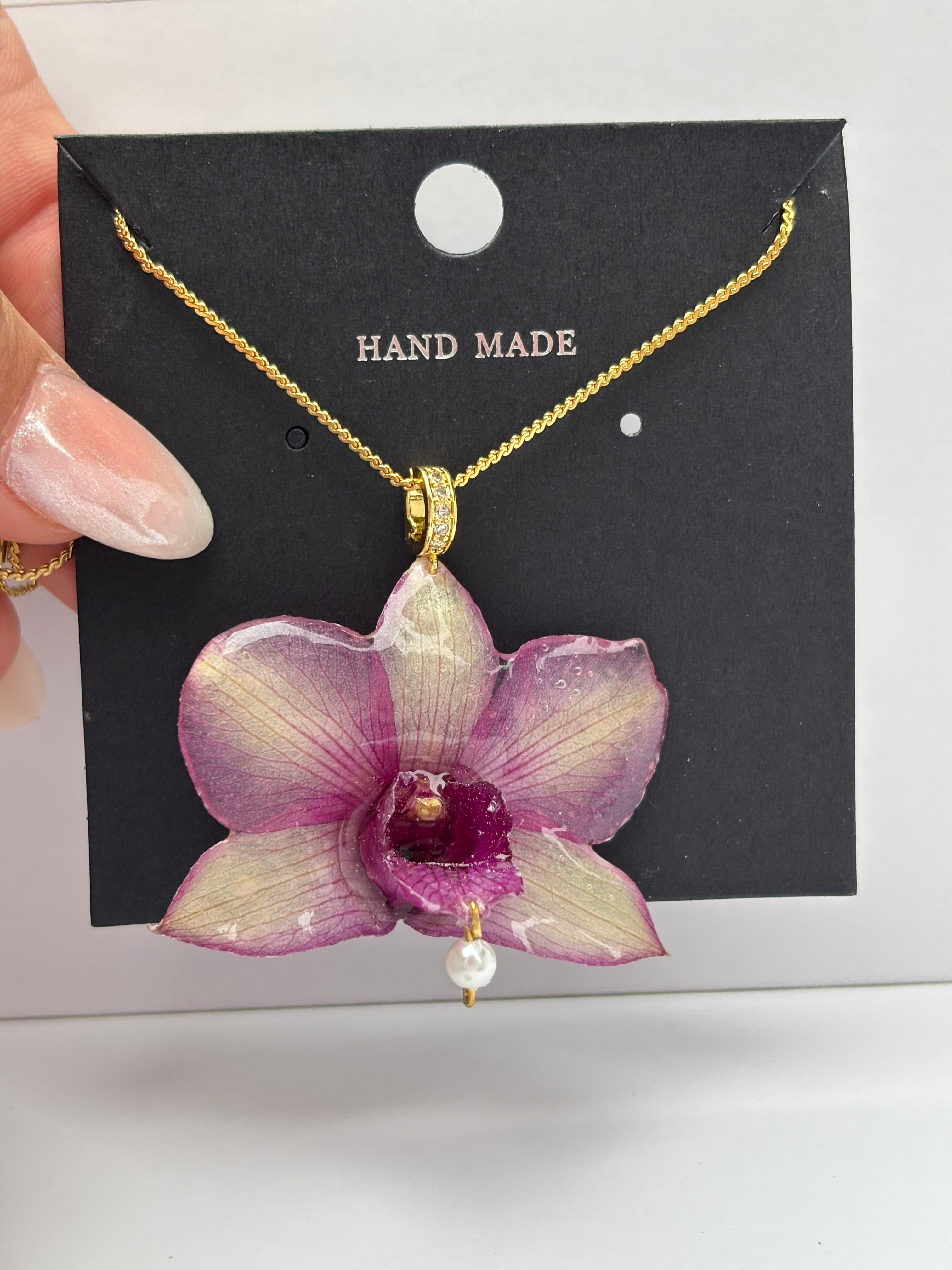 Collar Dorado con Flor Real Orquídea Morada| JOYERÍA BOTÁNICA |