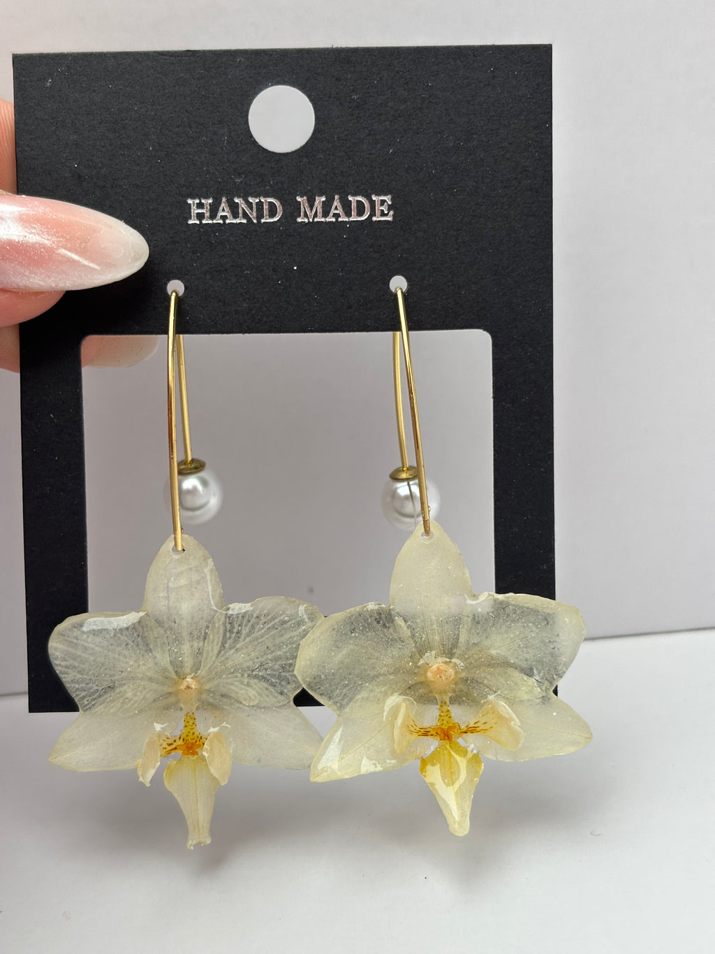 Pendientes Dorados con Flor Real Orquídea Blanca-Amarilla | JOYERÍA BOTÁNICA |