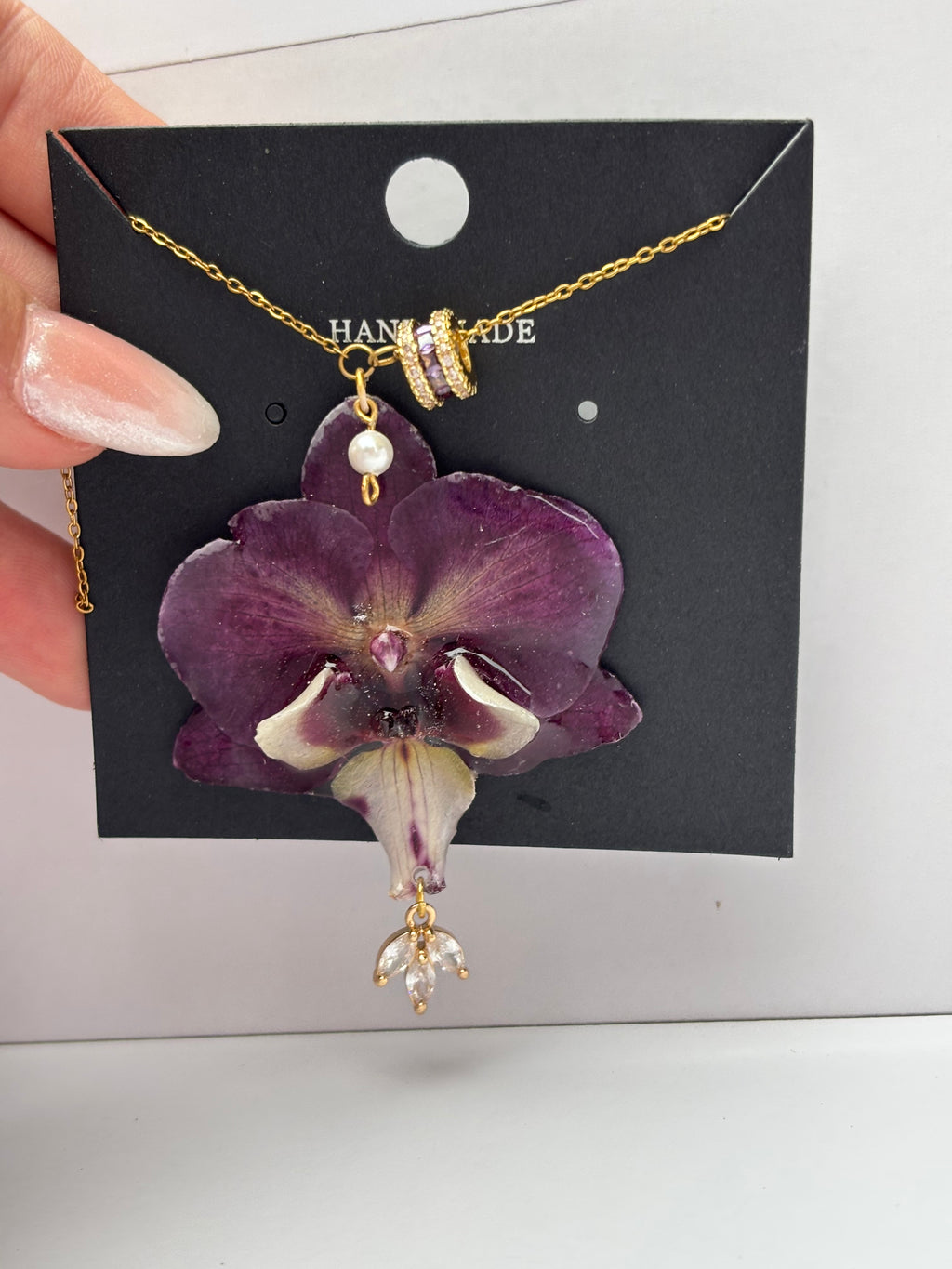 Collar Dorado con Flor Real Orquídea Morada| JOYERÍA BOTÁNICA |