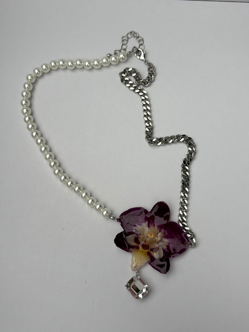 Collar Plateado con Flor Real Orquídea Morada| JOYERÍA BOTÁNICA |