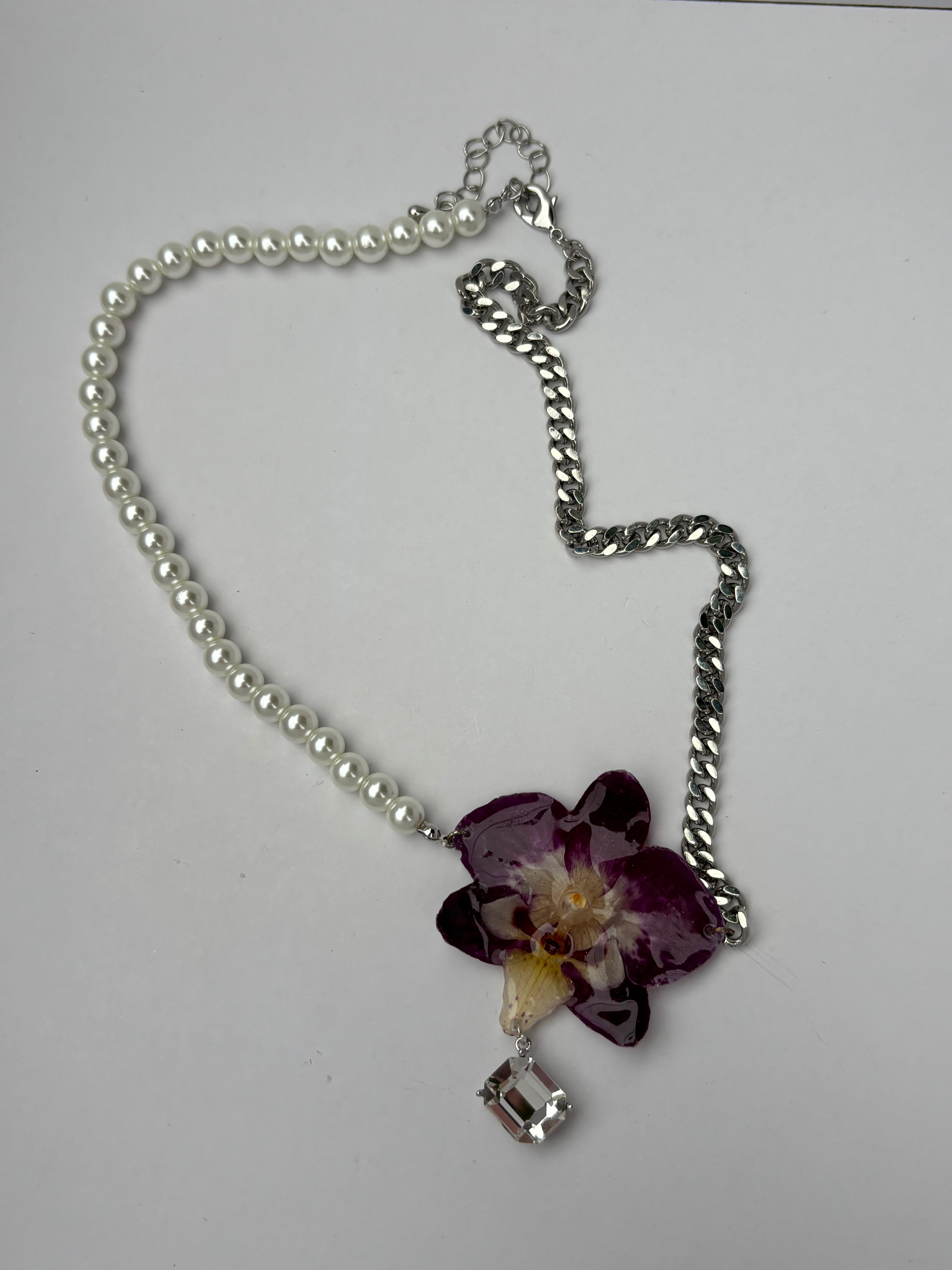 Collar Plateado con Flor Real Orquídea Morada| JOYERÍA BOTÁNICA |