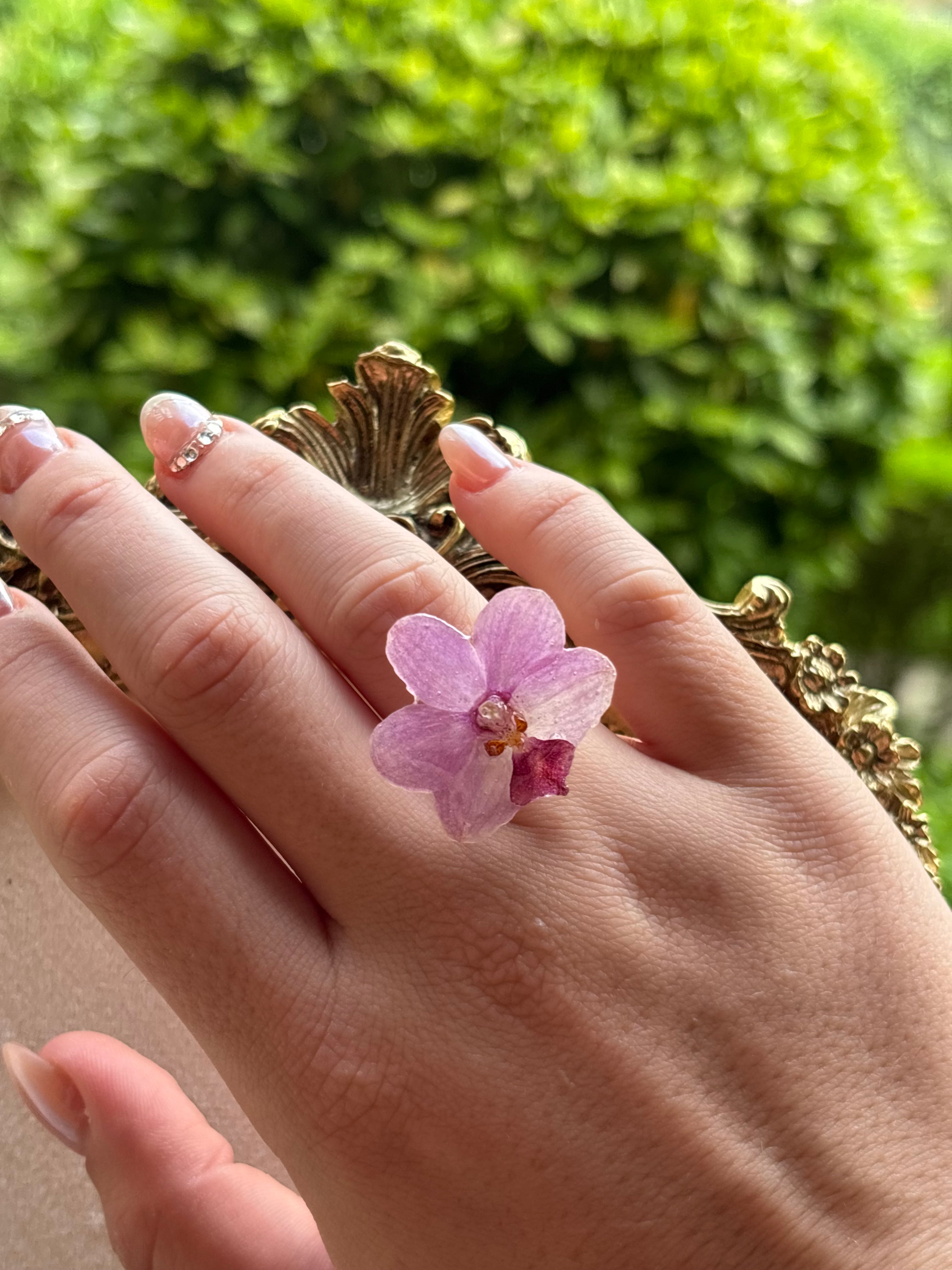 Anillo con Flor Real Orquídea Morada | JOYERÍA BOTÁNICA |