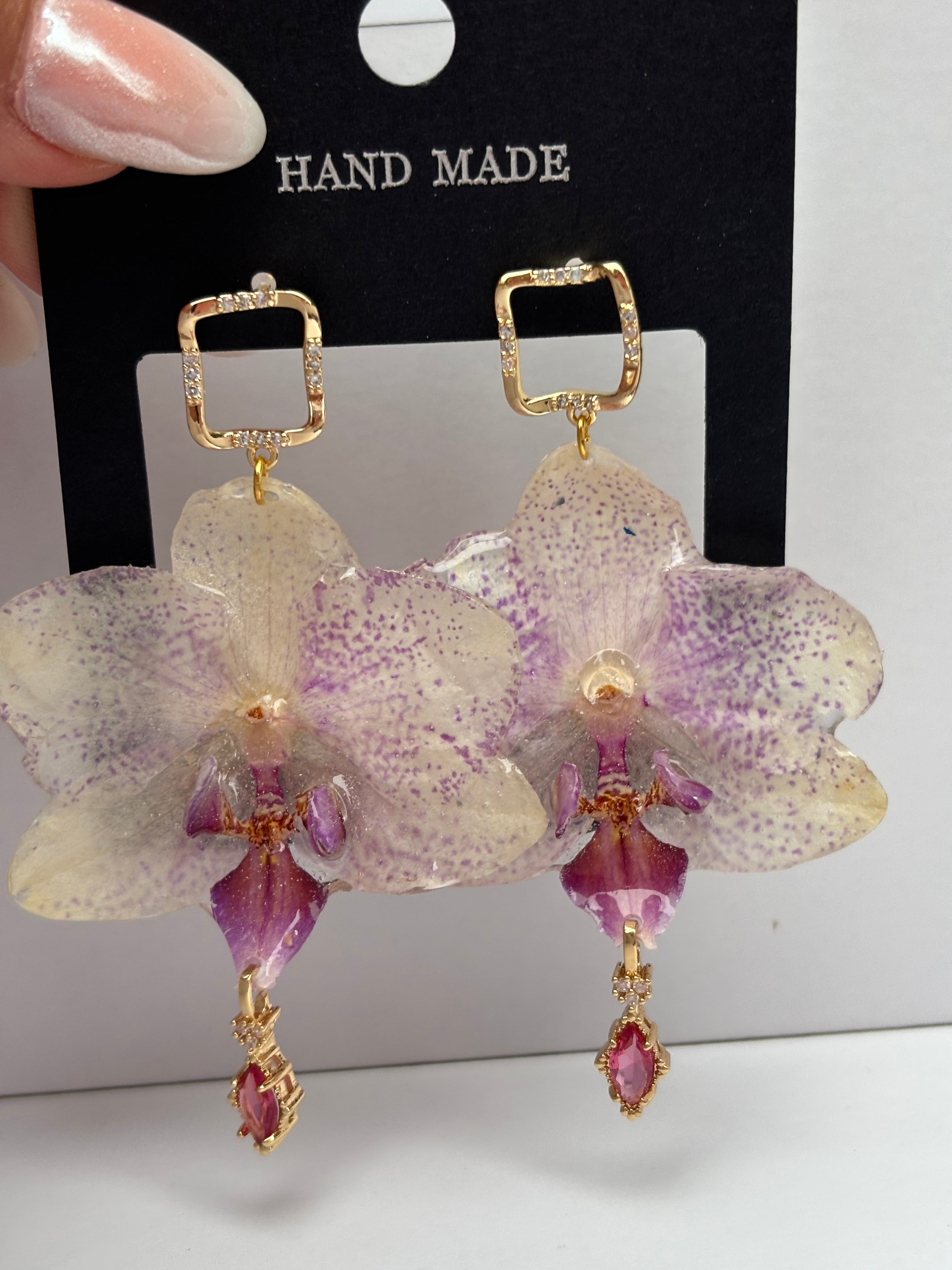 Pendientes Dorados con Flor Real Orquídea Morada | JOYERÍA BOTÁNICA |