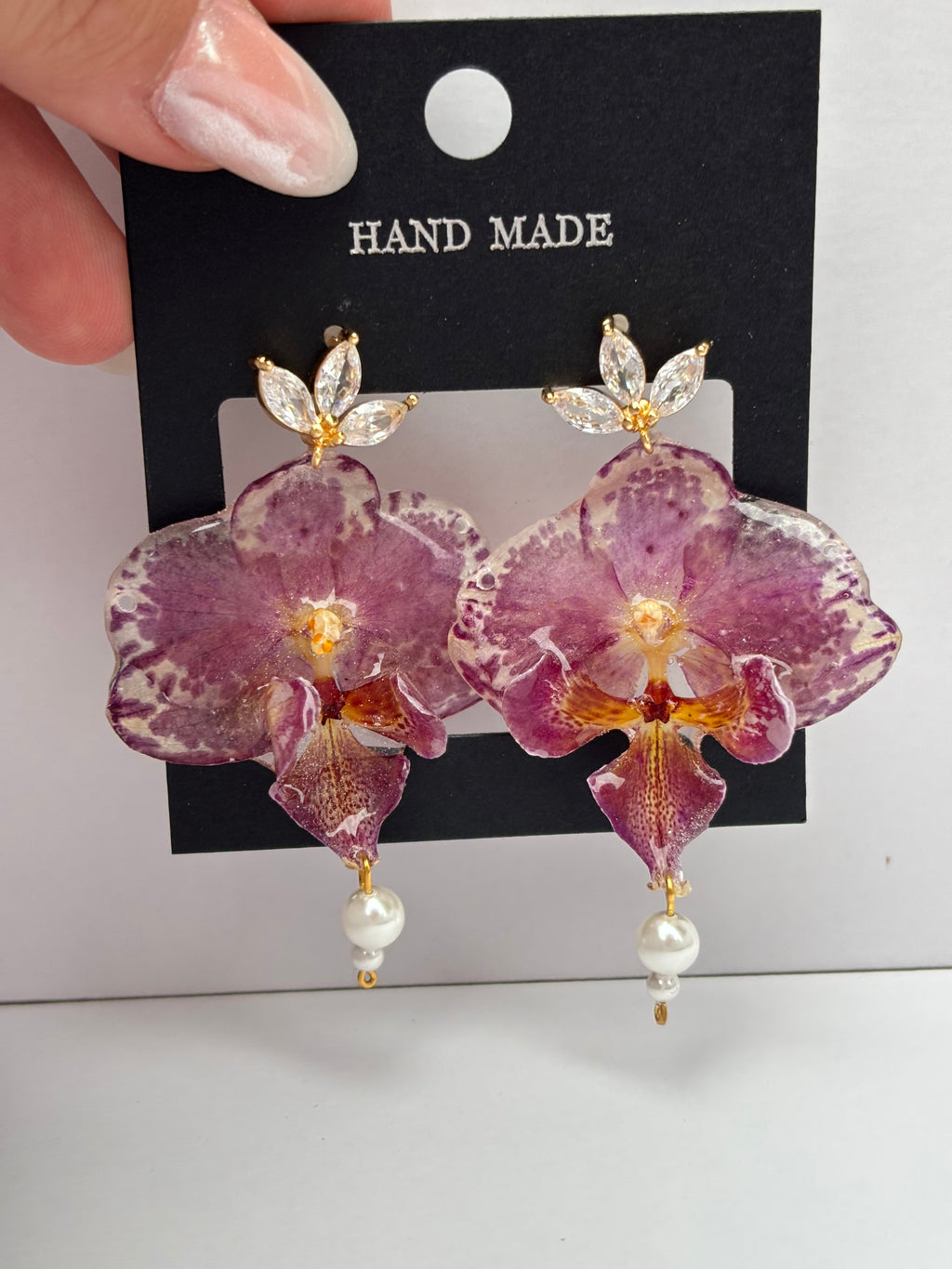 Pendientes Dorados con Flor Real Orquídea Morada | JOYERÍA BOTÁNICA |