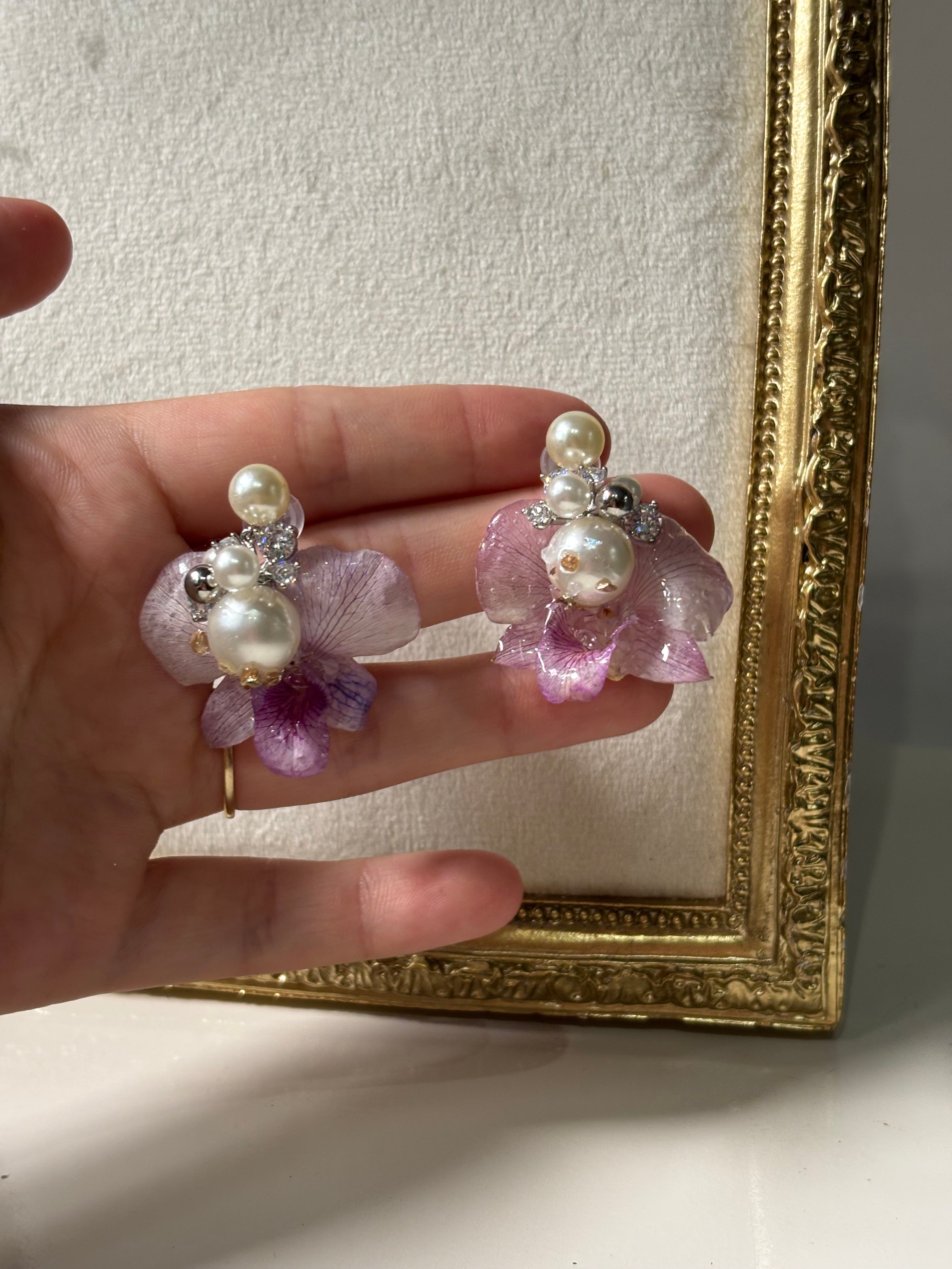 Pendientes Plateados con Flor Real Orquídea Rosa-Morada | JOYERÍA BOTÁNICA |