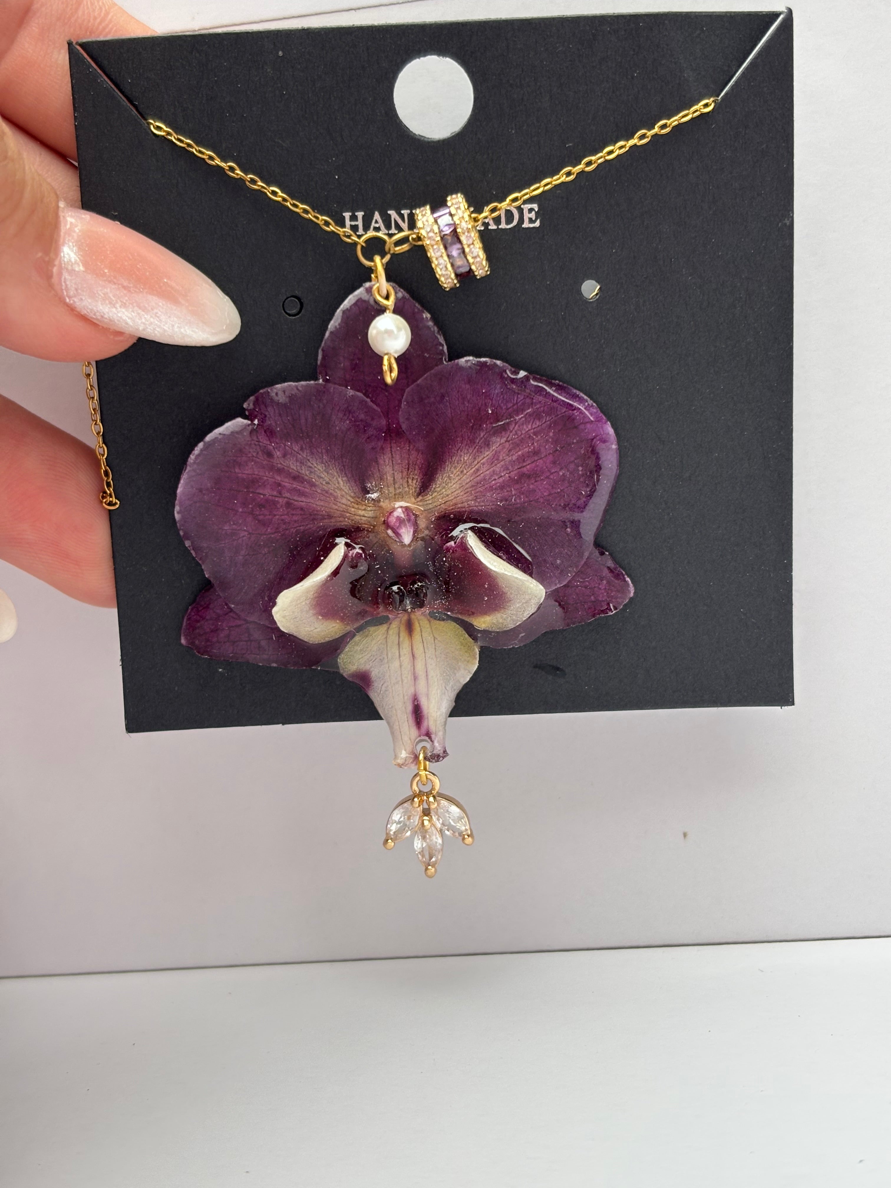 Collar Dorado con Flor Real Orquídea Morada| JOYERÍA BOTÁNICA |