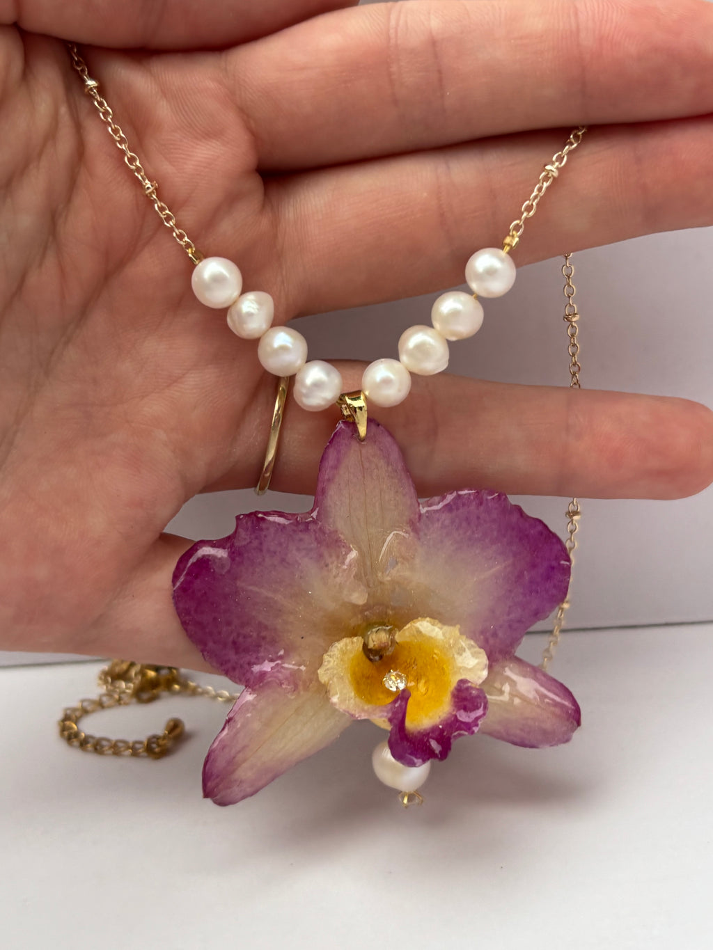 Collar Dorado con Flor Real Orquídea Rosa-Amarilla| JOYERÍA BOTÁNICA |