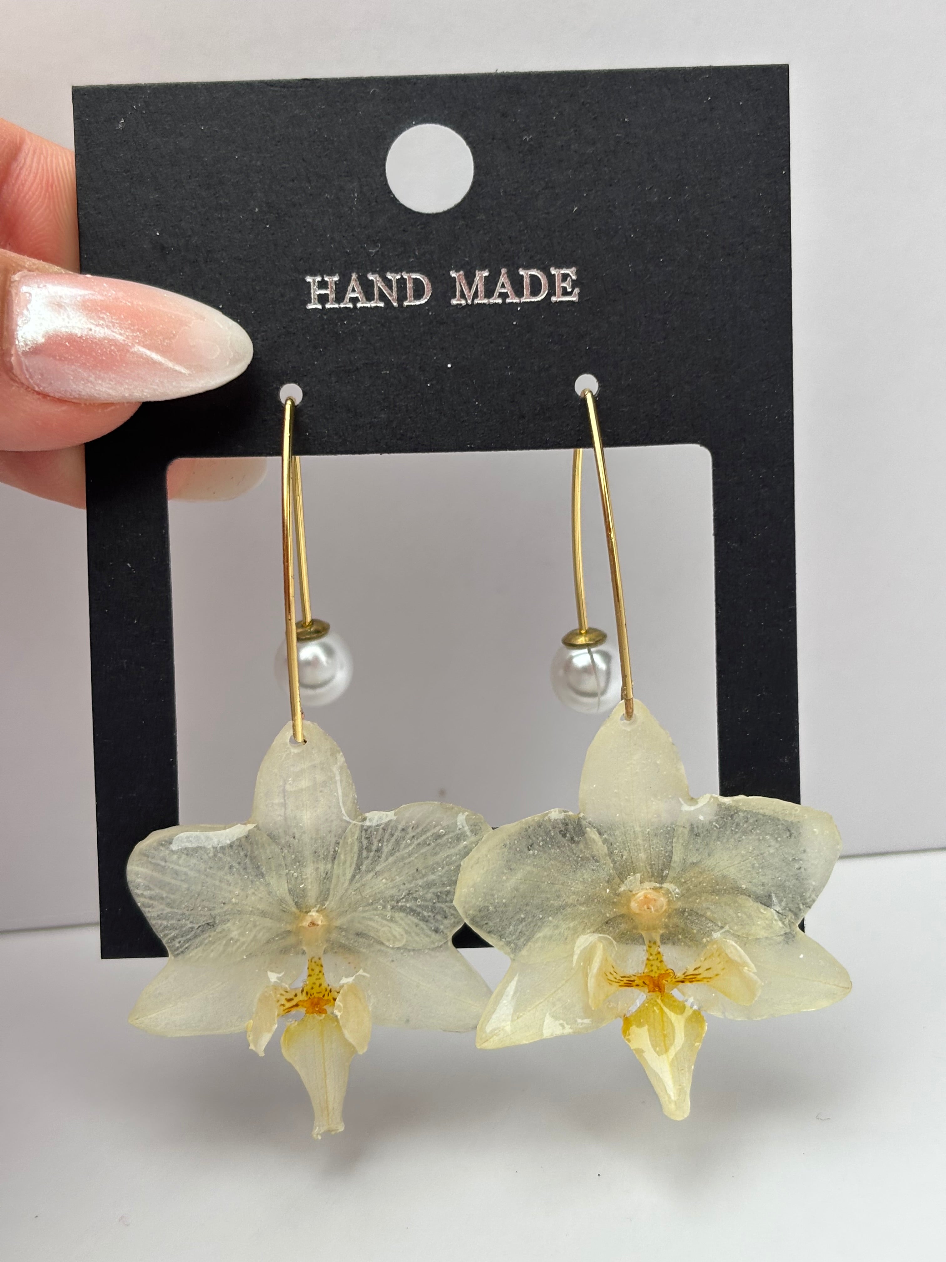 Pendientes Dorados con Flor Real Orquídea Blanca-Amarilla | JOYERÍA BOTÁNICA |
